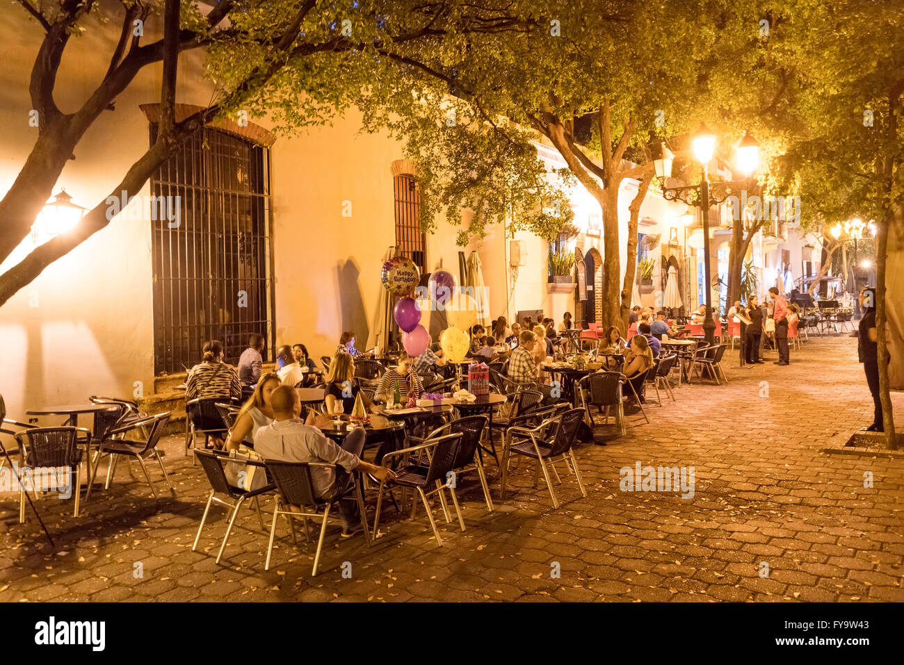 Street Cafe SegaZona di notte, Zona Colonial, capitale Santo Domingo, Repubblica Dominicana, Caraibi, America, Foto Stock