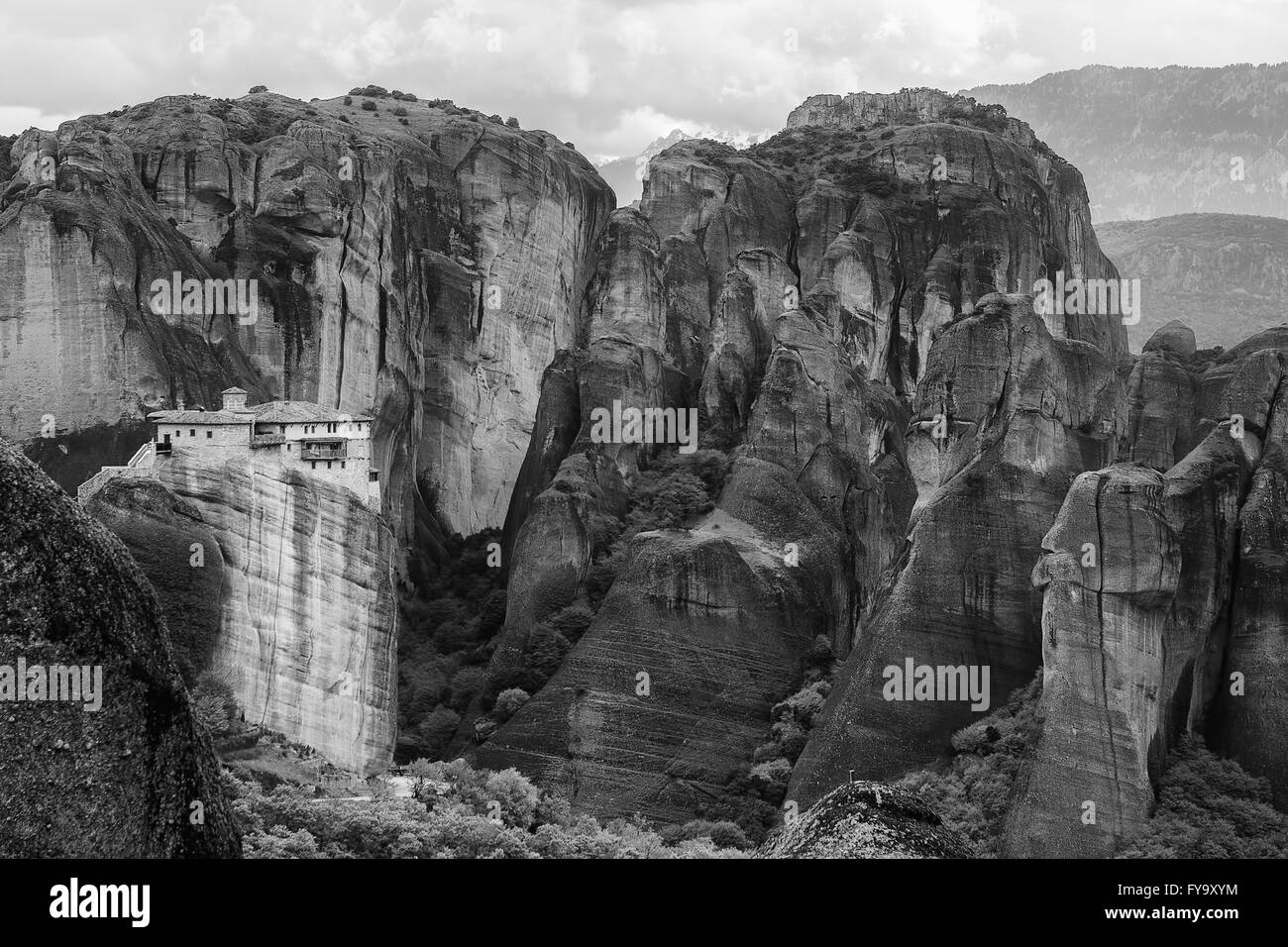 Monastero di Meteora, Grecia. Immagine in bianco e nero. Foto Stock