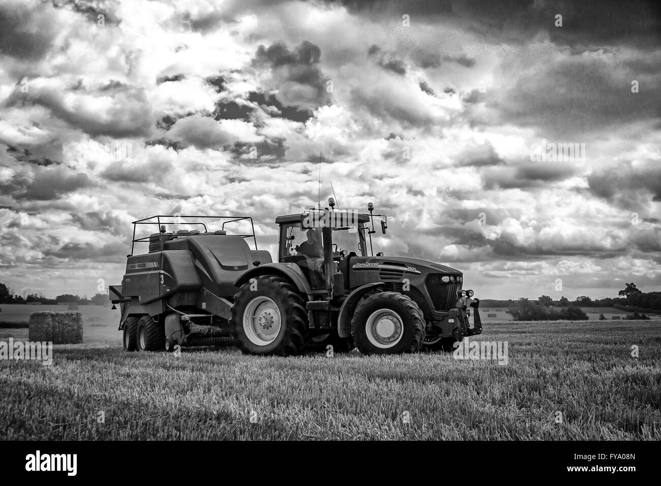 Azienda agricola, l'agricoltura, campagna, mietitrebbia, trattore, Foto Stock