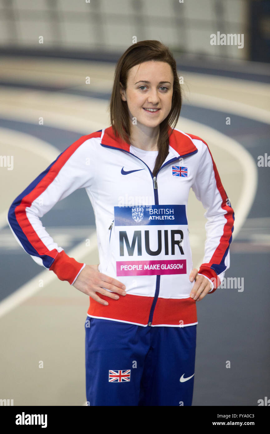 Laura Muir in arena di atletica Foto Stock