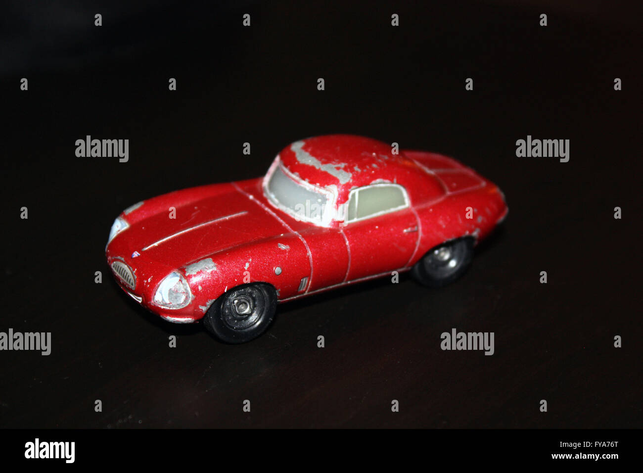 Un giocattolo Jaguar XK-E E-type Coupe 1961-1975 (V12, V6 . Jaguar Cars Ltd, Regno Unito. Sulla base del tipo D, vincitore di Le Mans 24hr 1955-57. Foto Stock