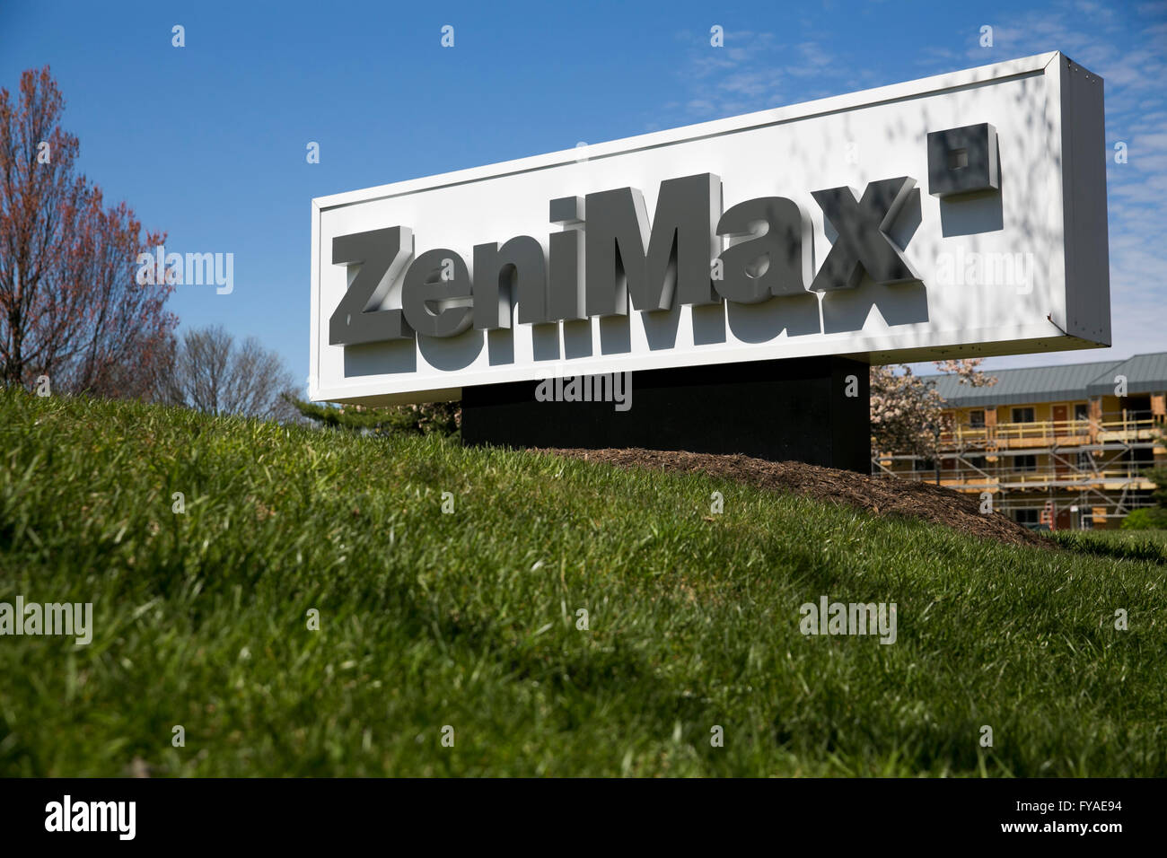 Un logo segno al di fuori della sede di ZeniMax Media, società madre di Bethesda Softworks, in Rockville, Maryland su Aprile Foto Stock