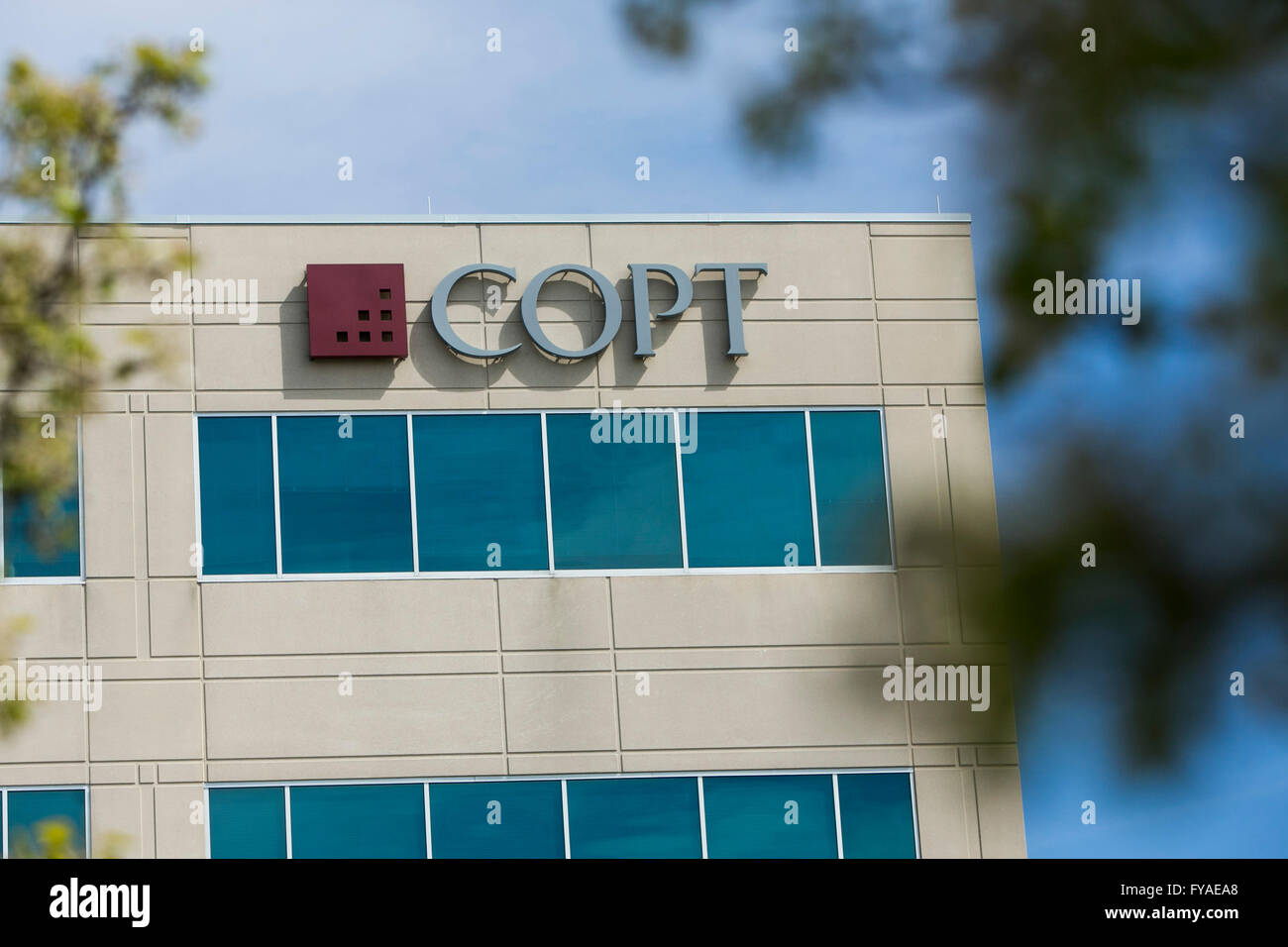 Un logo segno al di fuori della sede dell'ufficio aziendale proprietà Trust (copto) in Columbia, Maryland il 10 aprile 2016. Foto Stock