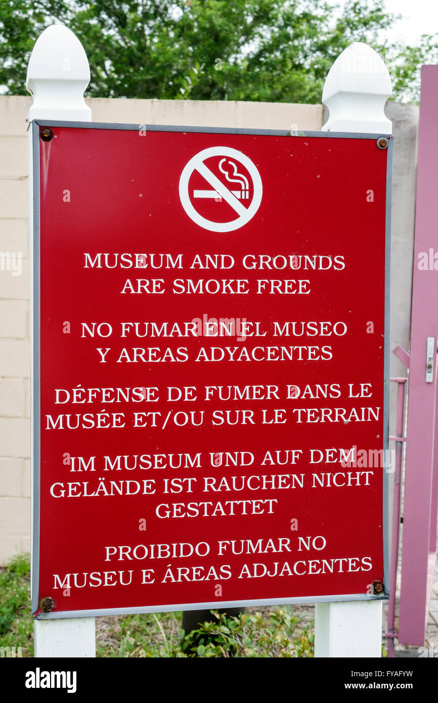 Florida Big Cypress Seminole Tribe Indian Reservation,no smoking,sign,multiple languages,Spanish English French German Portuguese,FL160403013 Foto Stock