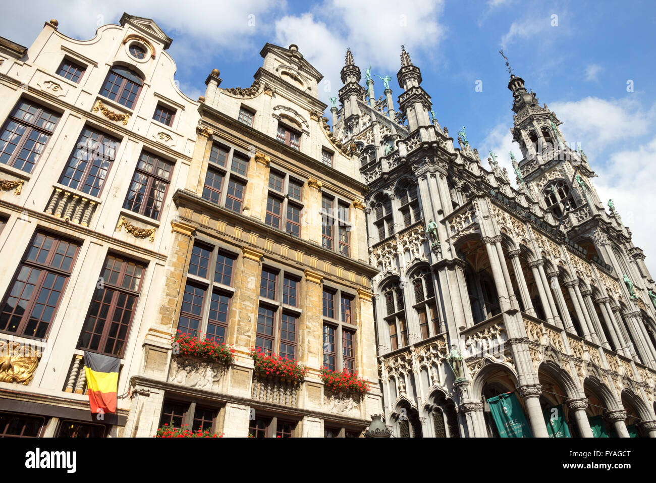 Facciate sulla famosa Grand Place (Grote Markt) - la piazza centrale di Bruxelles. Foto Stock