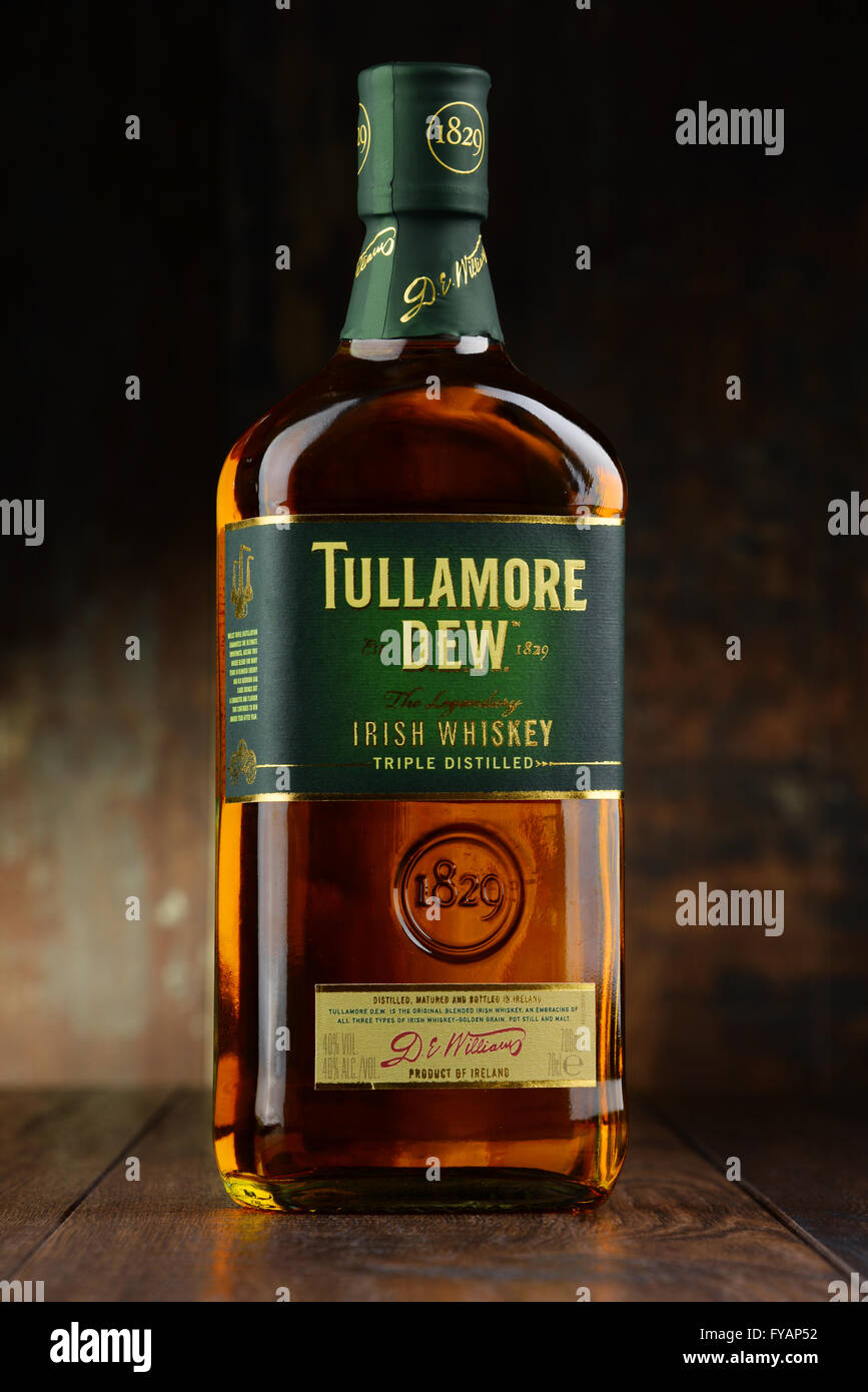 Bottiglia di Tullamore Dew whiskey Foto Stock