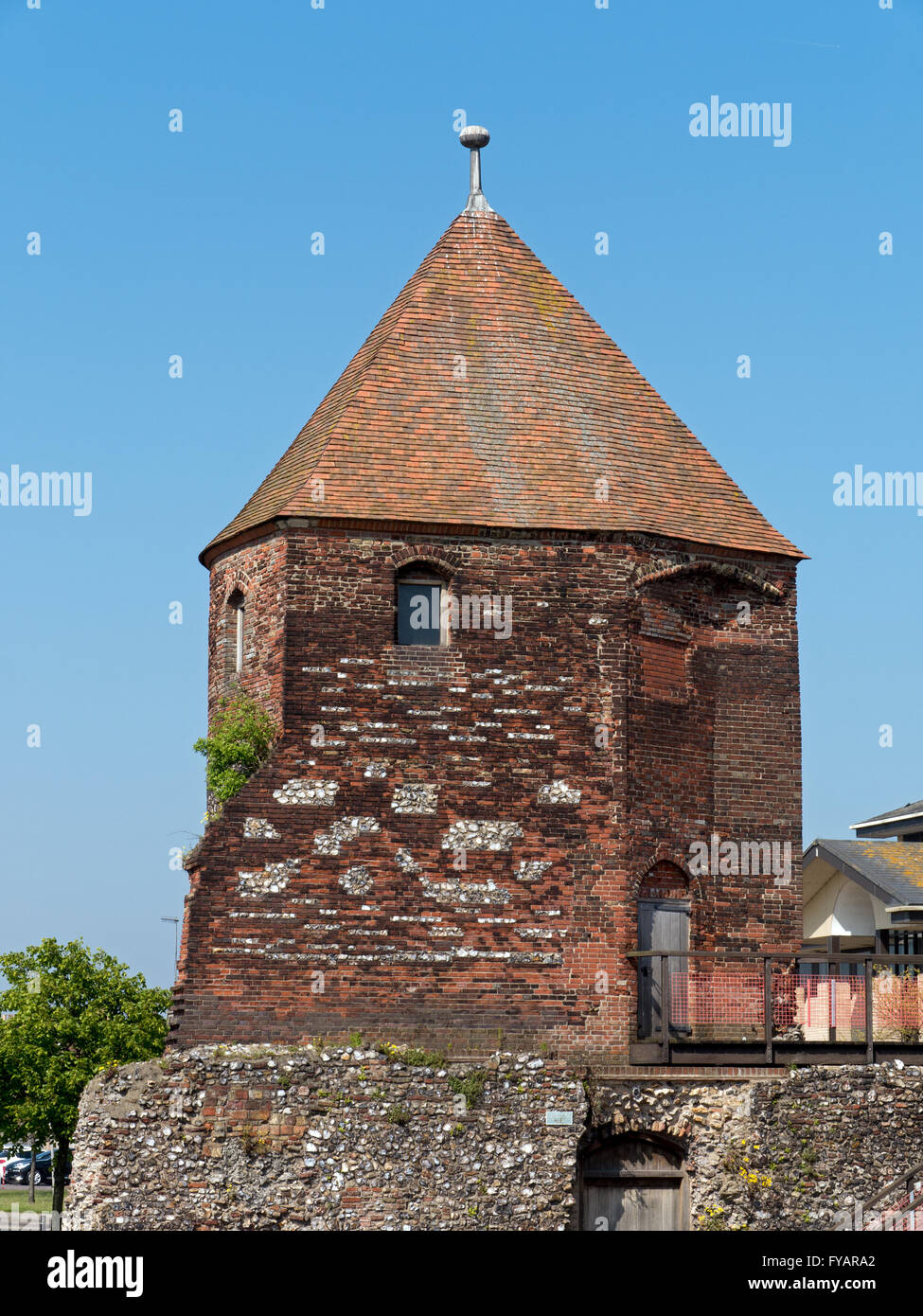 Il nord ovest della torre sul bordo della città vecchia parete, Great Yarmouth, Norfolk, Inghilterra Foto Stock