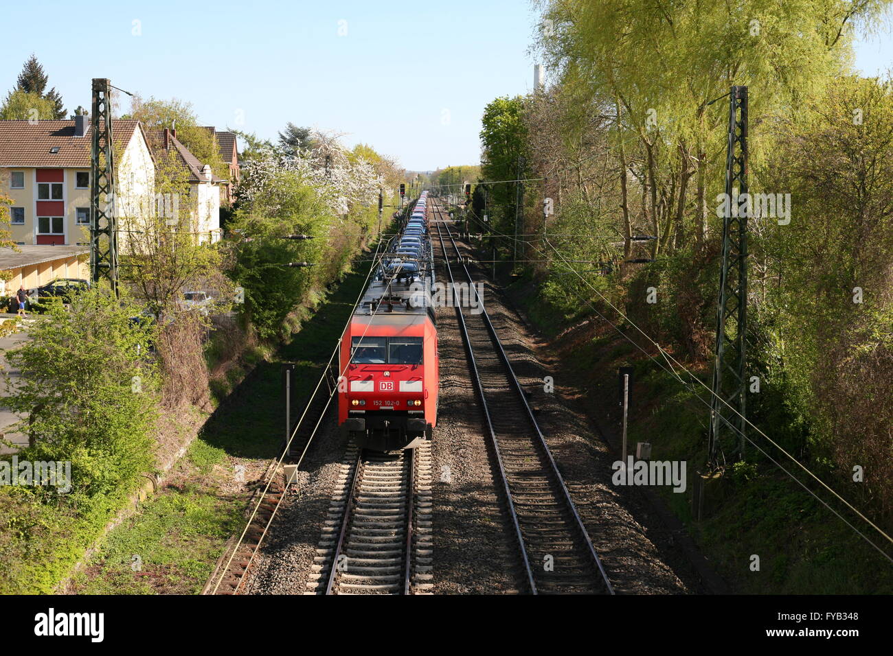 Treno merci del DB con vetture, a Bonn, Germania Foto Stock