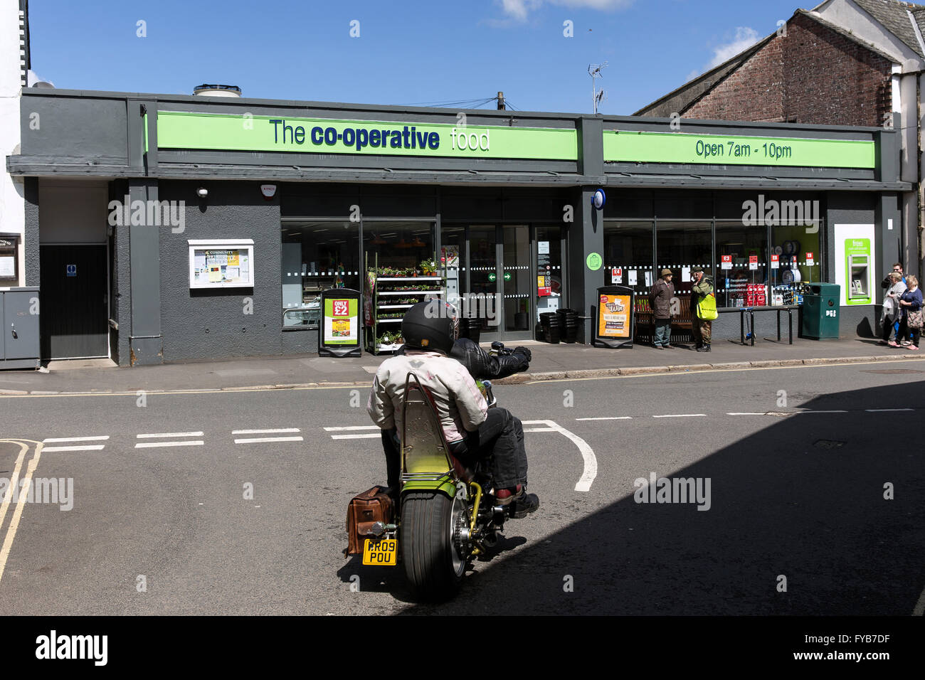 La cooperativa alimentare, Moretonhampstead Co-op, Parco Nazionale di Dartmoor,il business di generi alimentari del consumatore movimento cooperativo Foto Stock