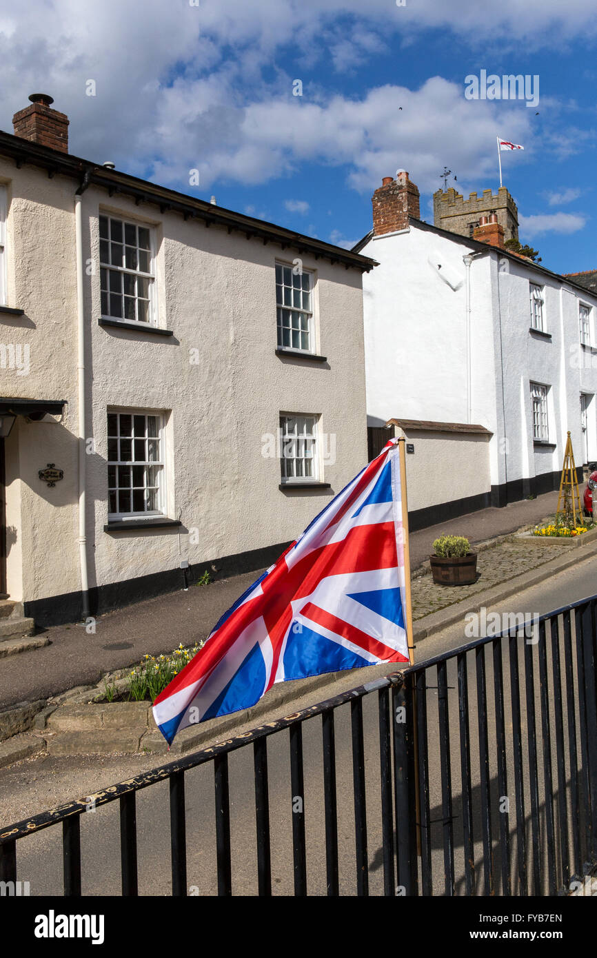 Union Jack flag vola in Dunsford,Devon, per il Queens compleanno,unione, jack, bandiera, vettore british, icona, UK, bianco, Inghilterra, e Foto Stock