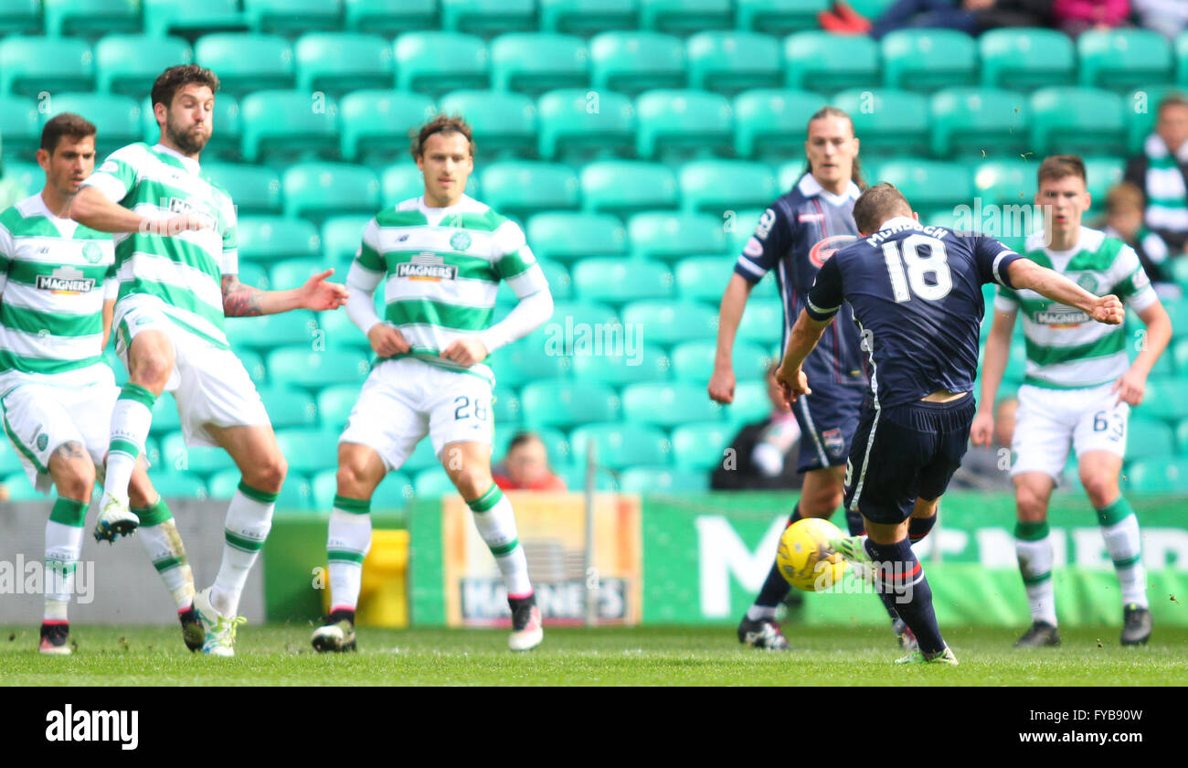 Celtic Park, Glasgow, Scozia. 24 apr, 2016. Scottish Football Premiership Celtic versus Ross County. Stewart Murdoch equalizza per Ross County Credit: Azione Plus sport/Alamy Live News Foto Stock