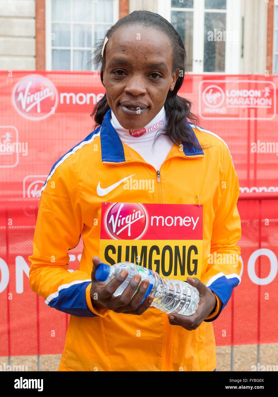 Jemina Sumgong (Kenya), vincitore della Vergine denaro maratona di Londra 2016. Londra 24/04/2016 Foto Stock