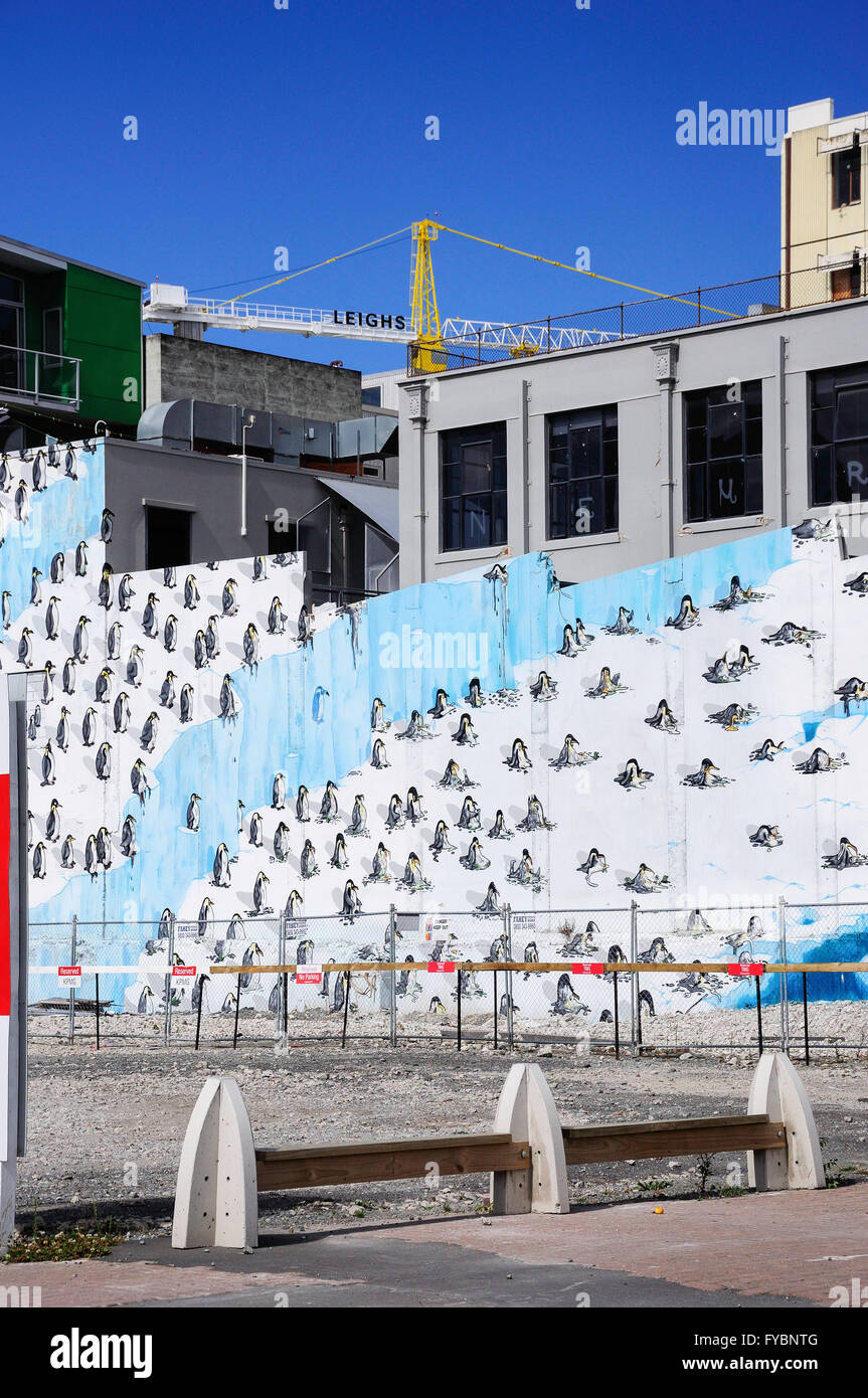 Carta murale e la gru nel terremoto ricostruzione, Worcester Street, Christchurch, regione di Canterbury, Nuova Zelanda Foto Stock