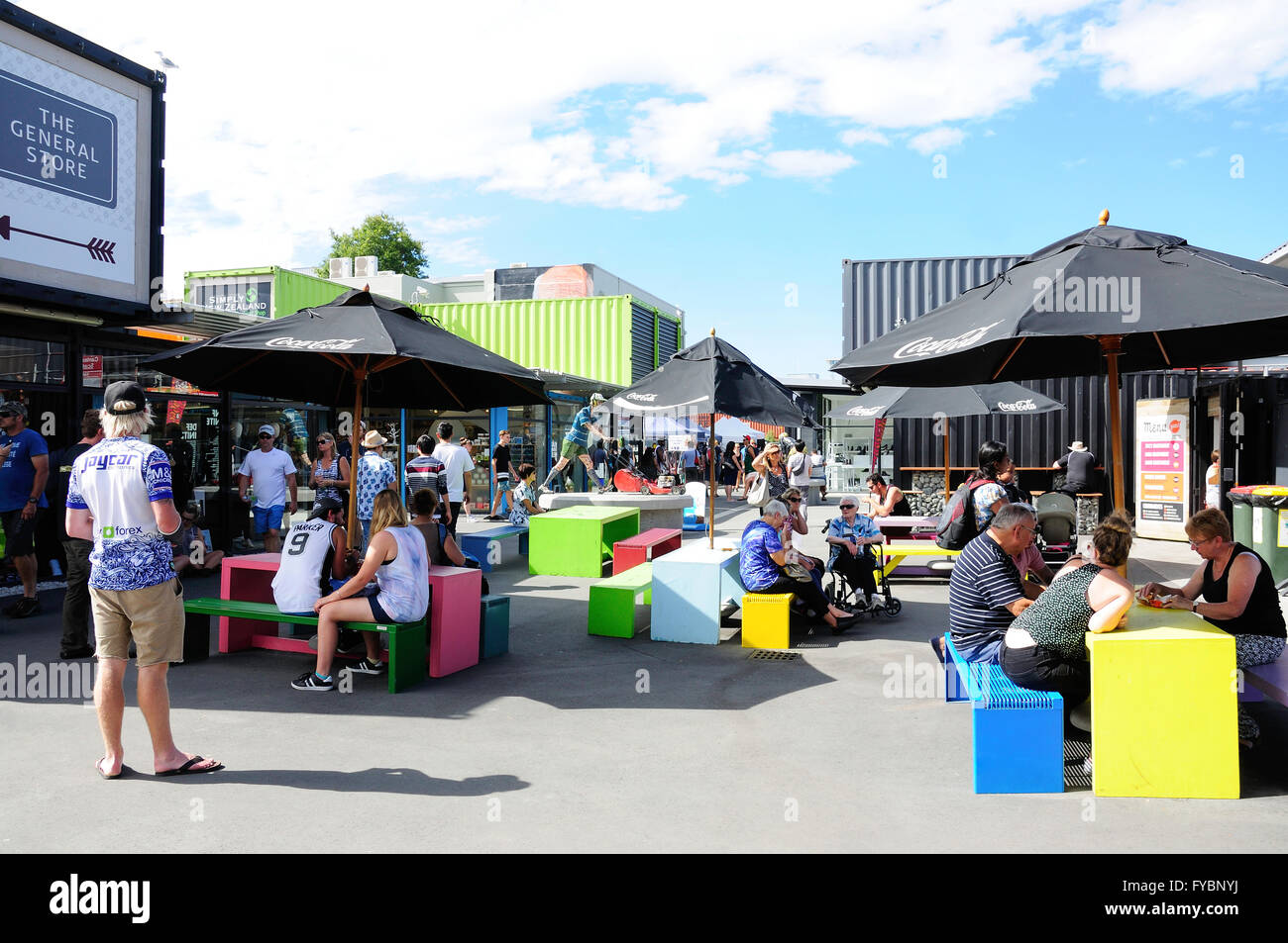 Food court a Re:avviare contenitore Mall, Cashel Street, Christchurch, Canterbury, Nuova Zelanda Foto Stock