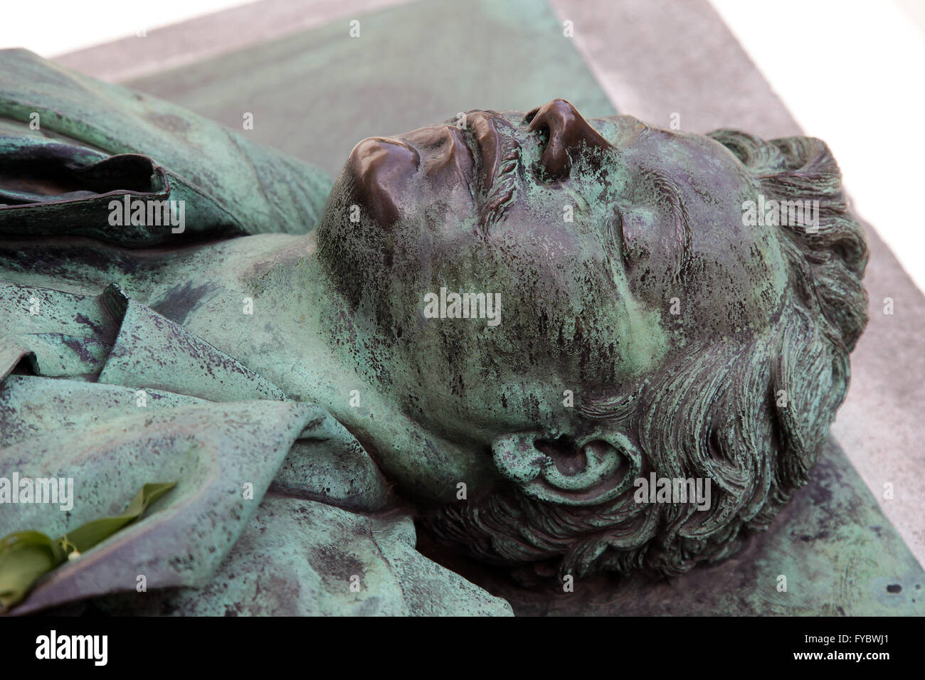 Tomba del giornalista Victor Noir Cimitero Pere Lachaise Parigi Francia Foto Stock