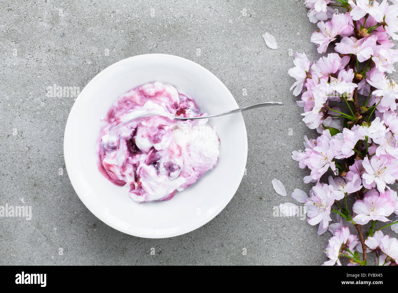 Yogurt ciliegia Foto Stock