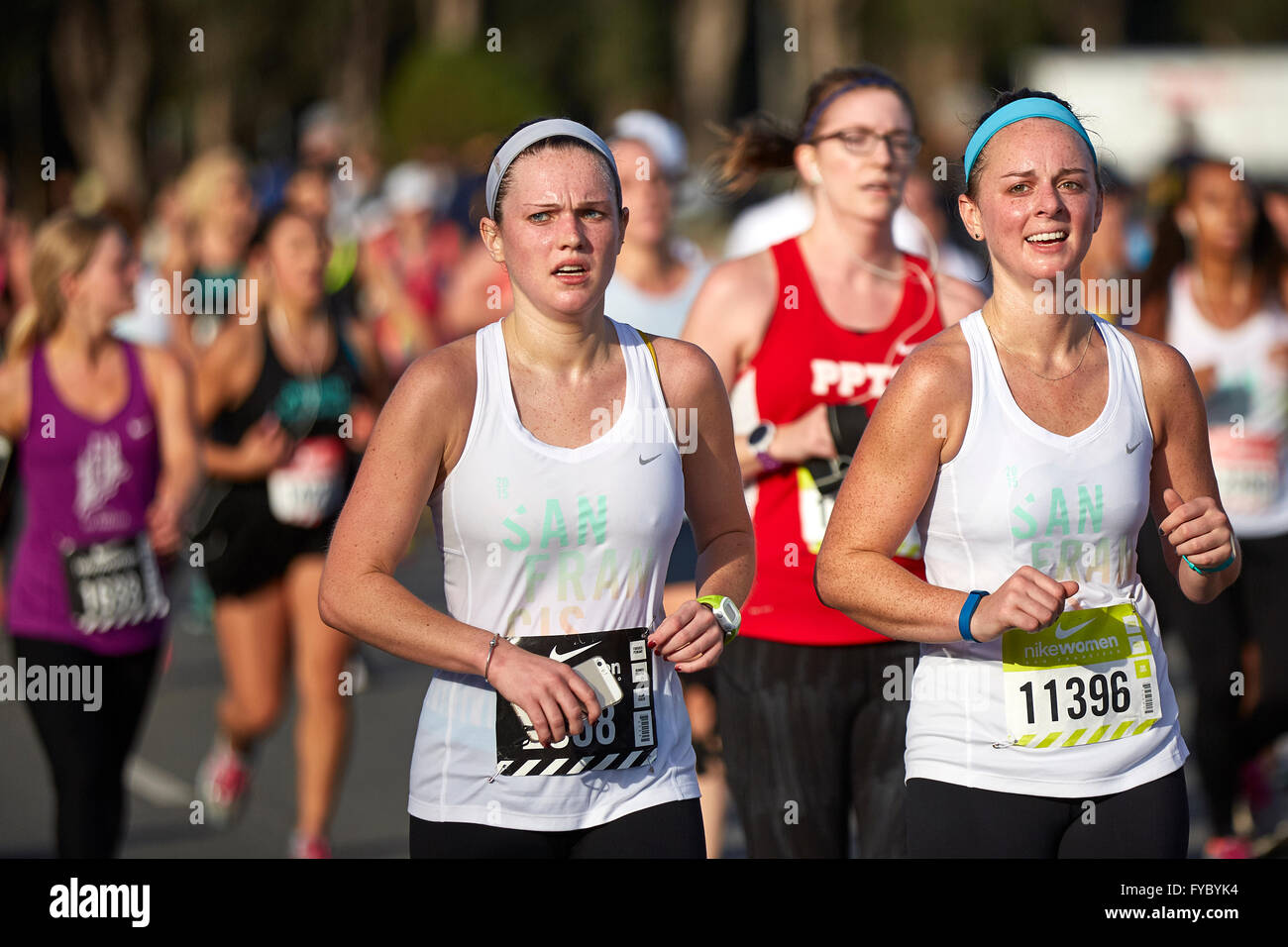 Le atlete in esecuzione in Nike donna della mezza maratona San