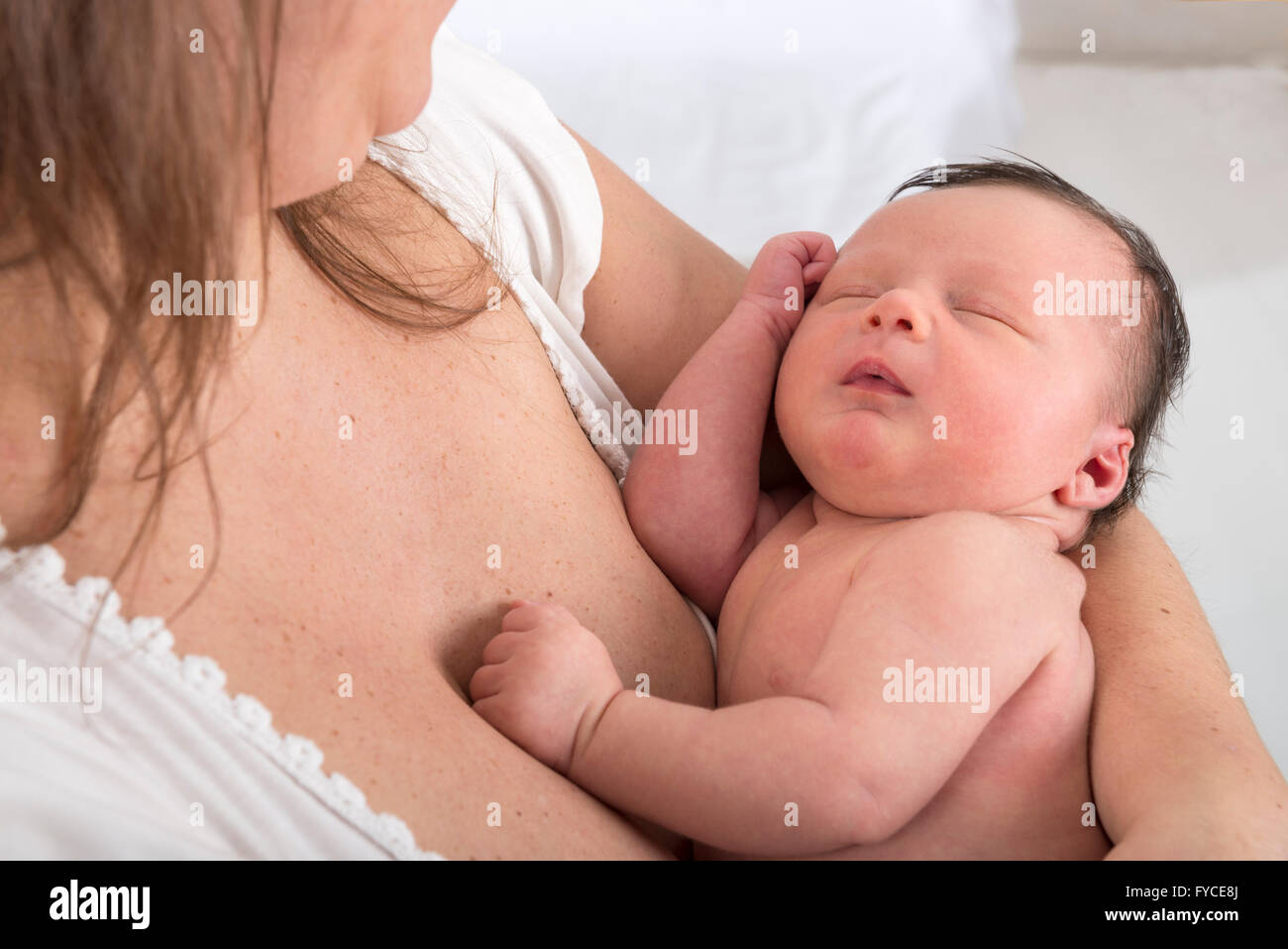 Bambini appena nati immagini e fotografie stock ad alta risoluzione - Alamy