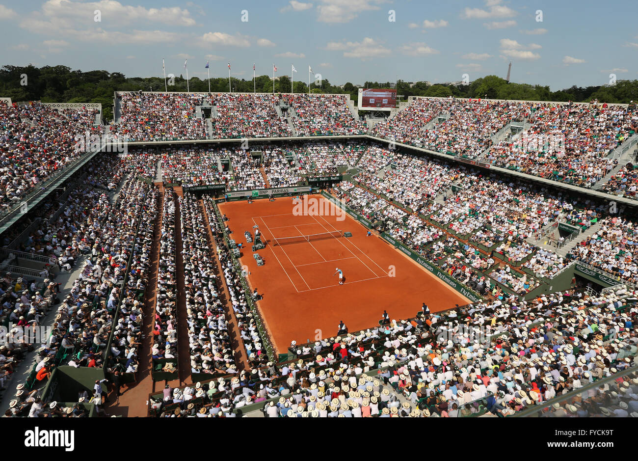 Centro corte, corte Philippe Chatrier, Novak Djokovic, SRB davanti e Rafael Nadal, ESP, sul retro, 2014 francesi aperti Foto Stock
