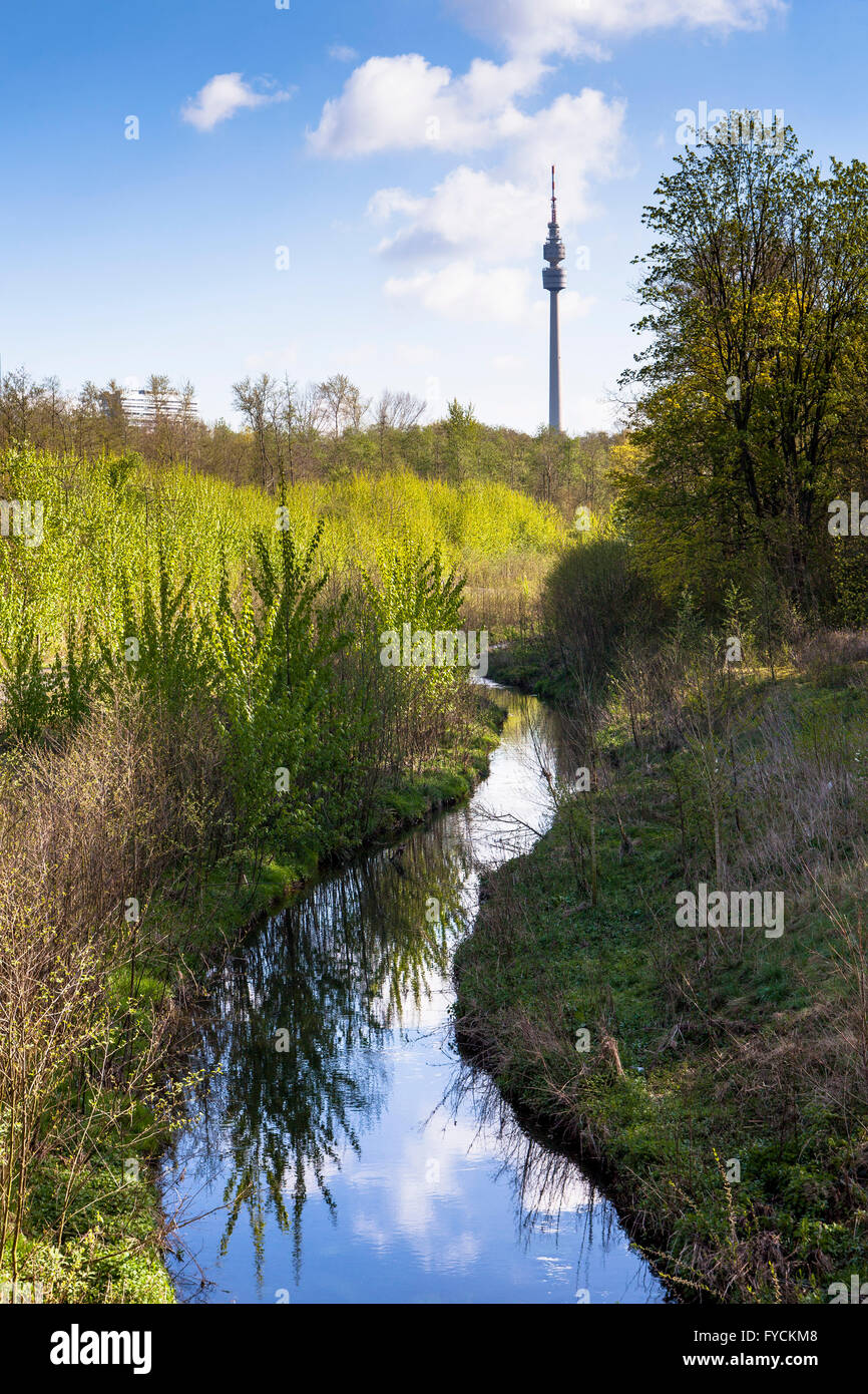 L'Europa, in Germania, in Renania settentrionale-Vestfalia, Dortmund, il fiume recultivated Emscher presso la riserva naturale Bolmke sud del segno Foto Stock