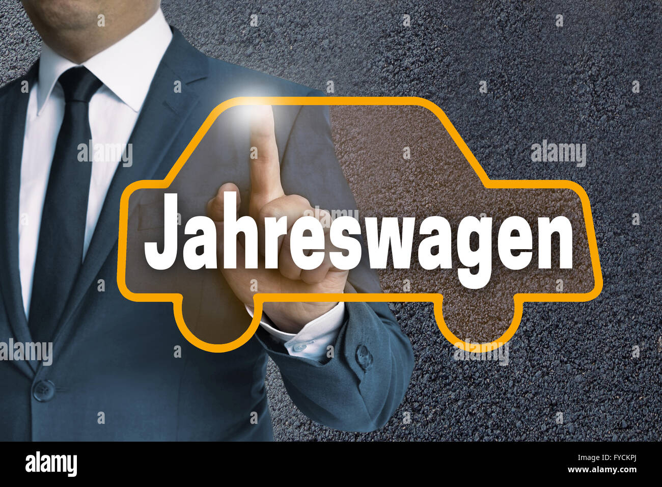 Jahreswagen (in tedesco Automobile usata) touchscreen automatico azionato da parte dell'imprenditore concetto. Foto Stock