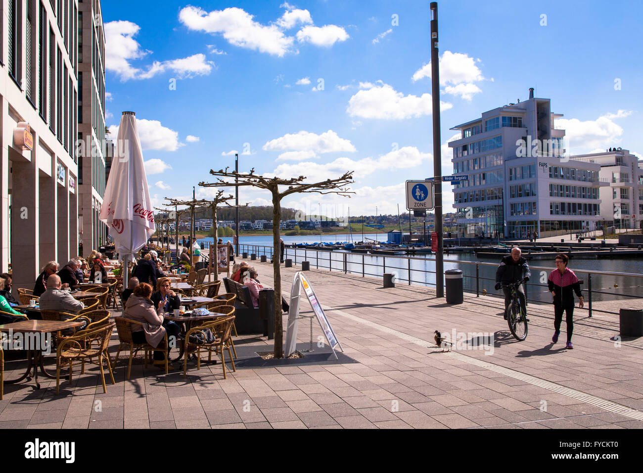 L'Europa, in Germania, in Renania settentrionale-Vestfalia, Dortmund, edifici per uffici e ristoranti presso l'Seeweg presso il lago di Phoenix in distric Foto Stock