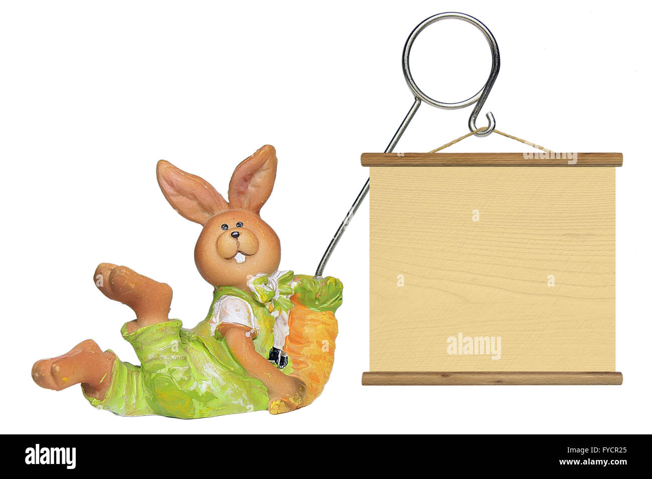 Uovo di Pasqua il coniglio con la tabella vuota isolata su bianco Foto Stock