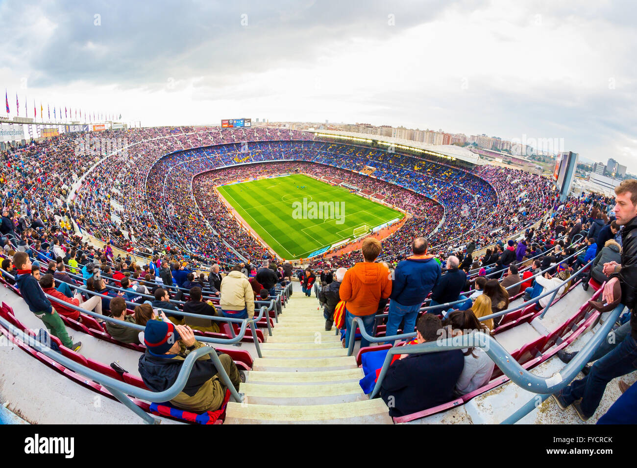 Barcellona - Feb 21: una vista generale del Camp Nou Stadium in la partita di calcio tra Futbol Club Barcellona e Malaga del Foto Stock