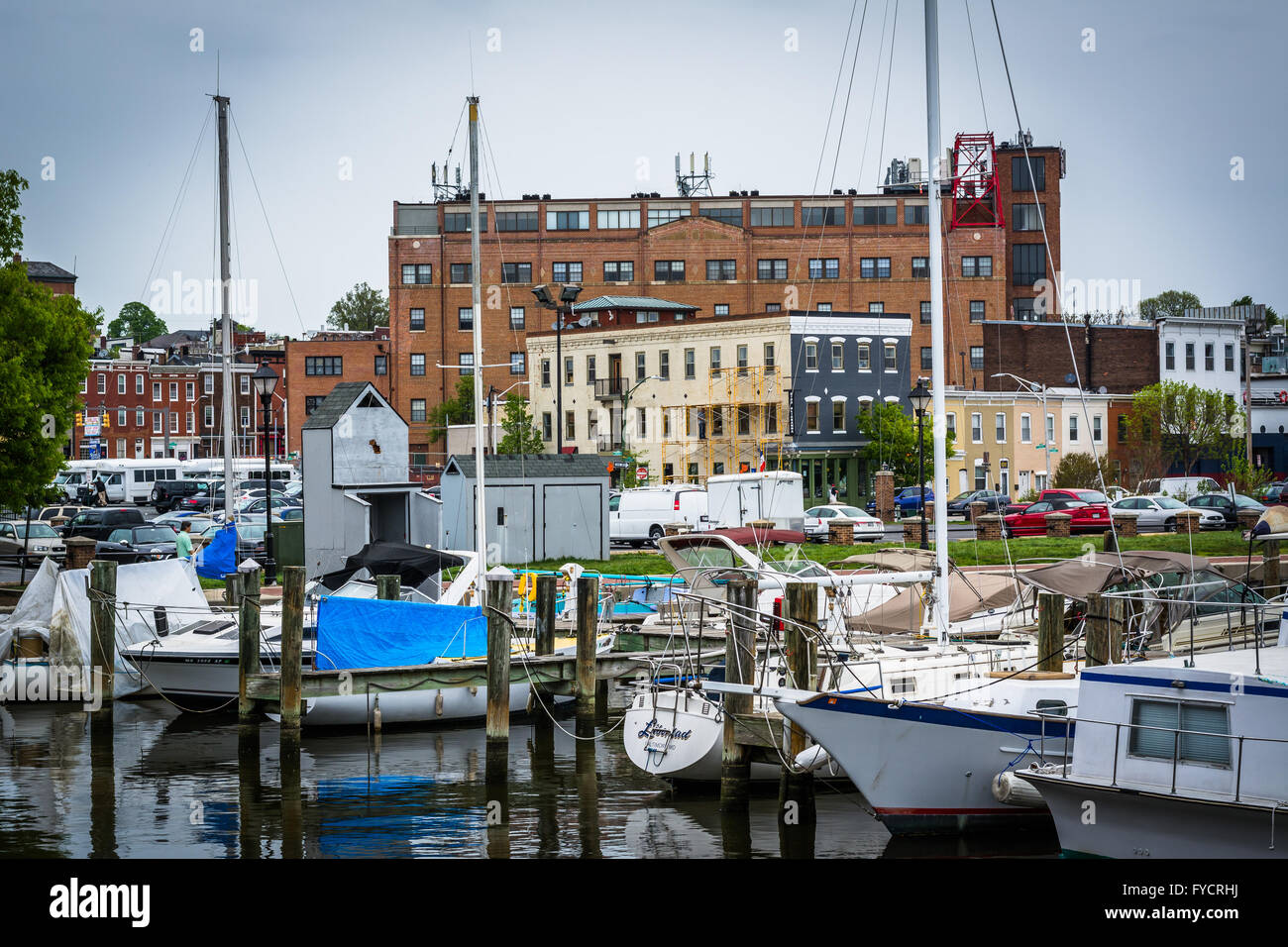 Le barche e gli edifici in Fells Point, Baltimore, Maryland. Foto Stock