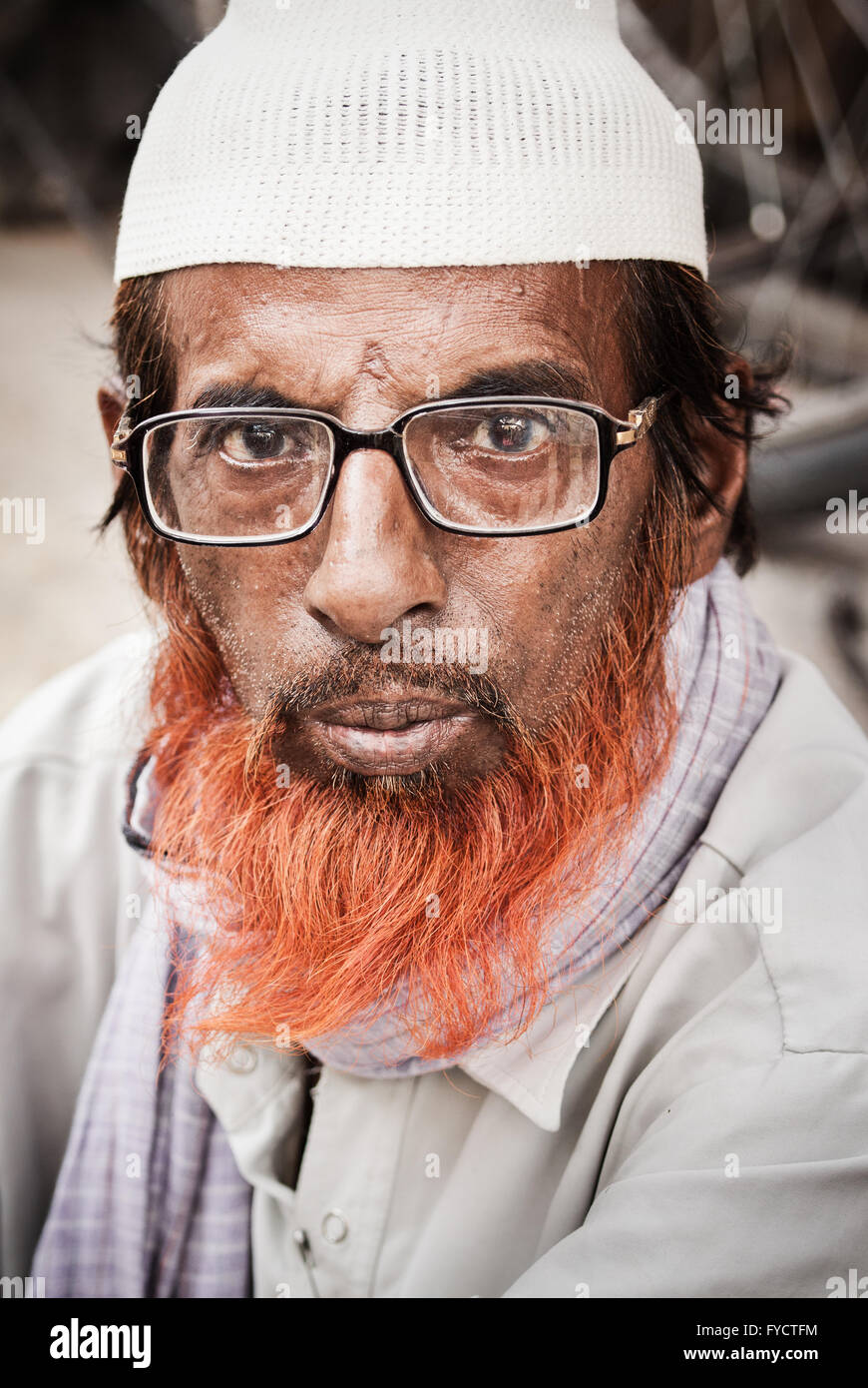 Henna tinti barba visualizzati in un ritratto fotografia di un musulmano indiano uomo Foto Stock