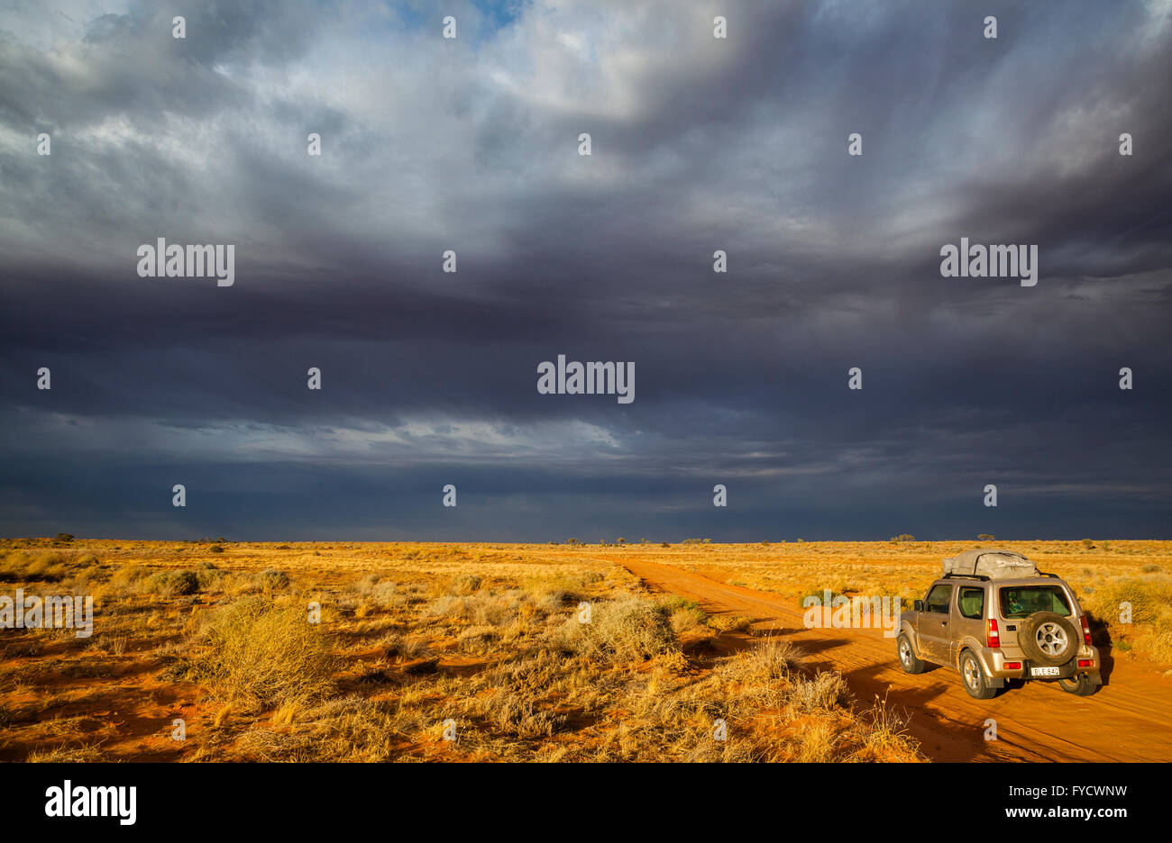 Cieli bui oltre i Simpson Desert , Witjira National Park, linea francese via, Sud Australia Foto Stock