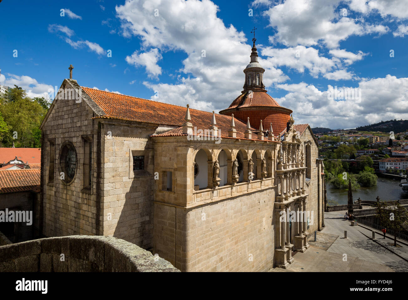 Di fronte alla Chiesa "Igreja de São Gonçalo' in Amarante, Portogallo Foto Stock