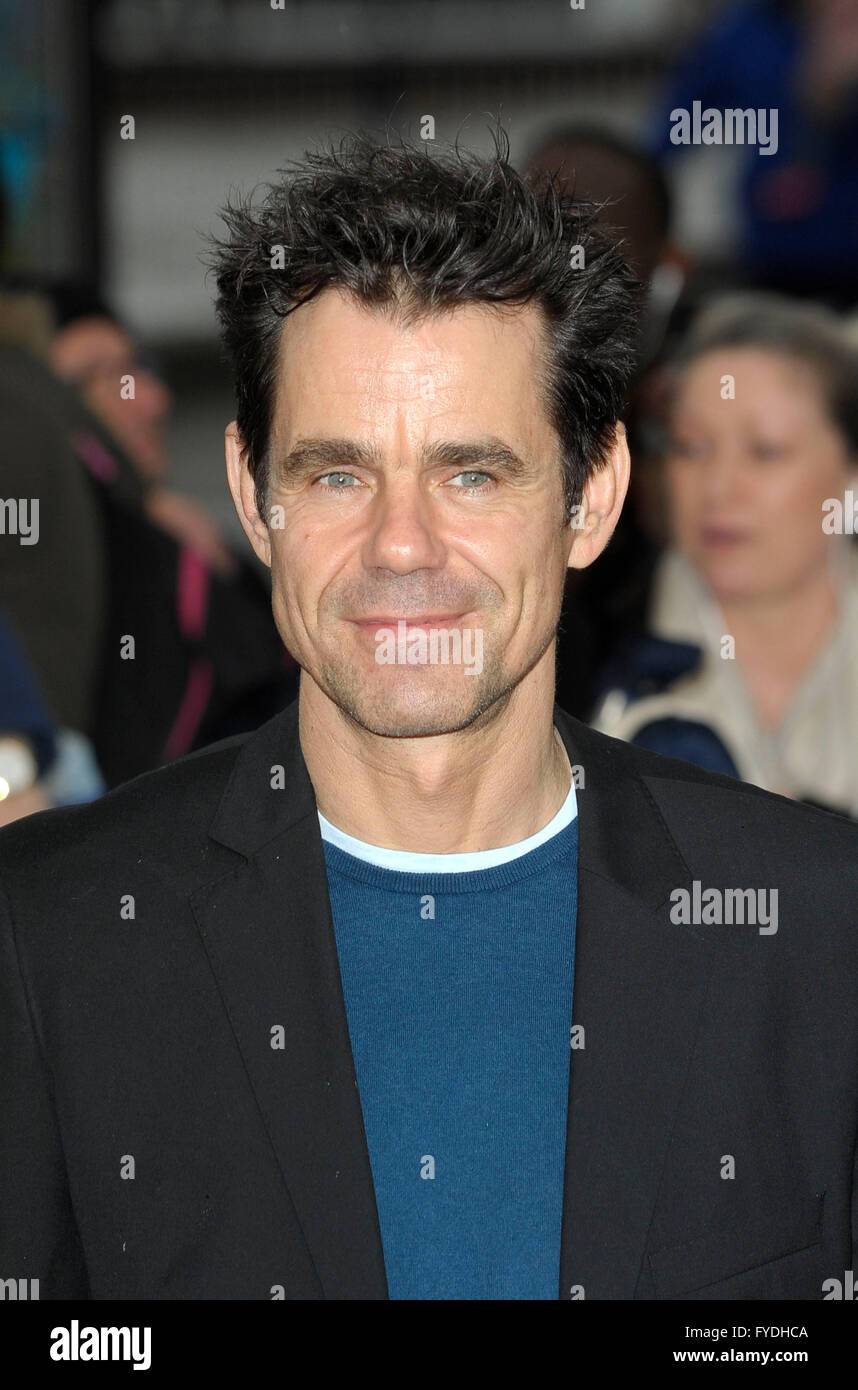 Londra, Regno Unito. Xxv Aprile, 2016. Tom Tykwer ( direttore) partecipando alla premiere di un ologramma per il re al BFI Southbank London 25h Aprile 2016 Credit: Peter Phillips/Alamy Live News Foto Stock