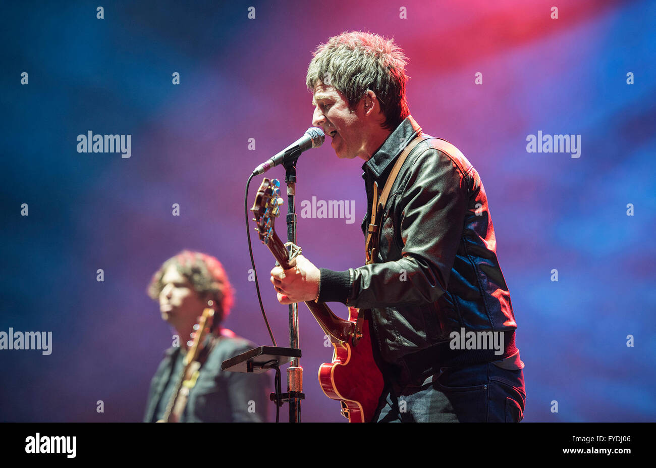 Noel Gallagher High flying Birds eseguire presso il Liverpool Echo Arena, Liverpool 25/04/2016 sulla loro tour del Regno Unito Foto Stock