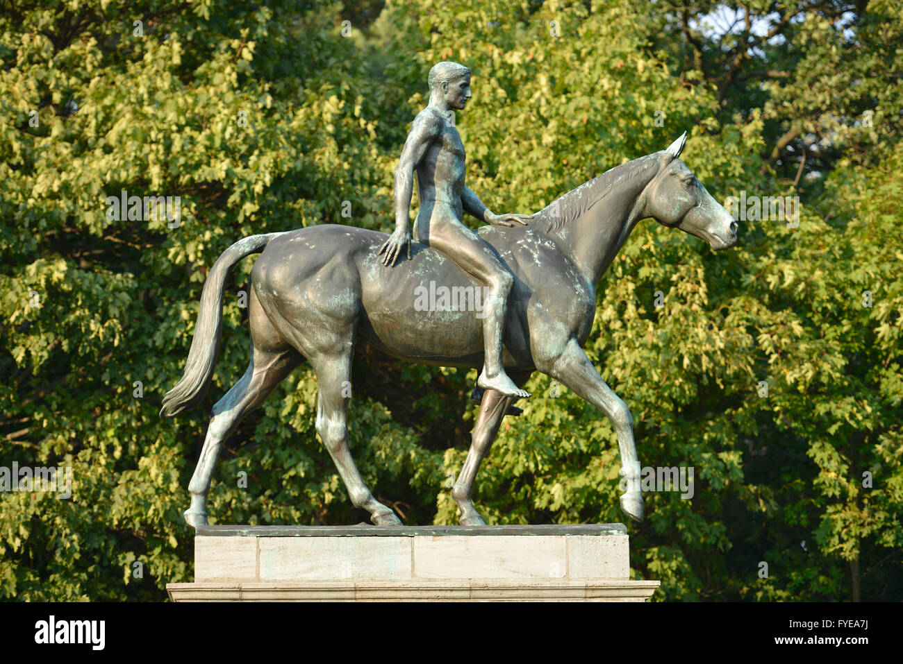 Reiterdenkmal, Treskowallee, Trabrennbahn, Karlshorst, Lichtenberg di Berlino, Deutschland Foto Stock