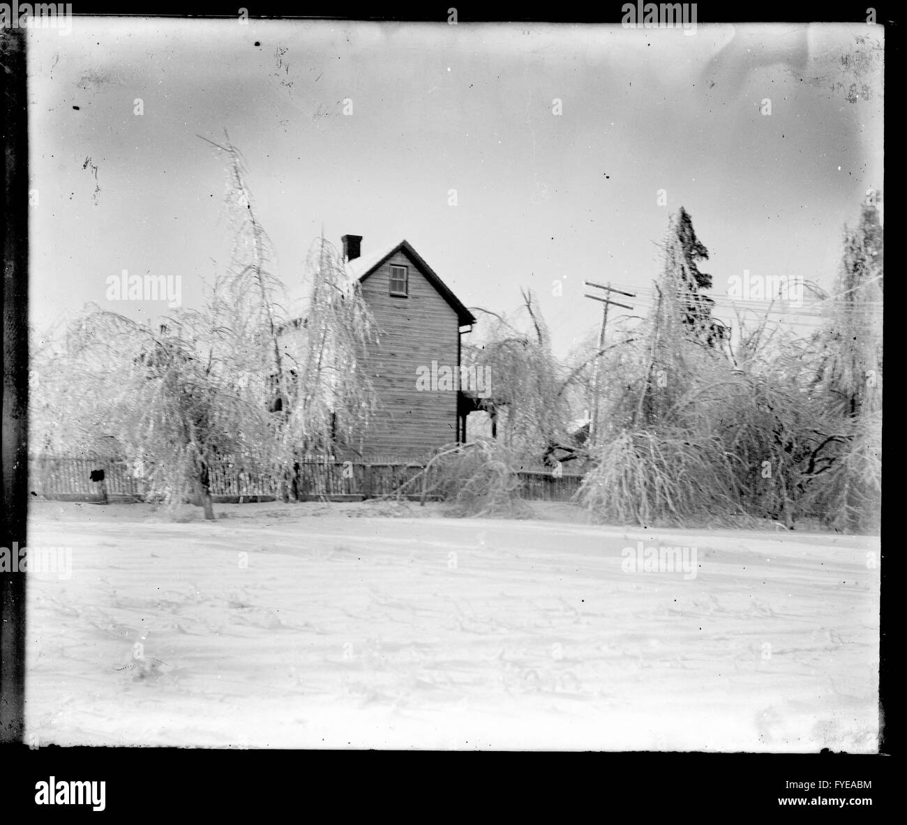 Fotografia vittoriano di una casa in nevischio-storm in Fallston, Maryland Foto Stock