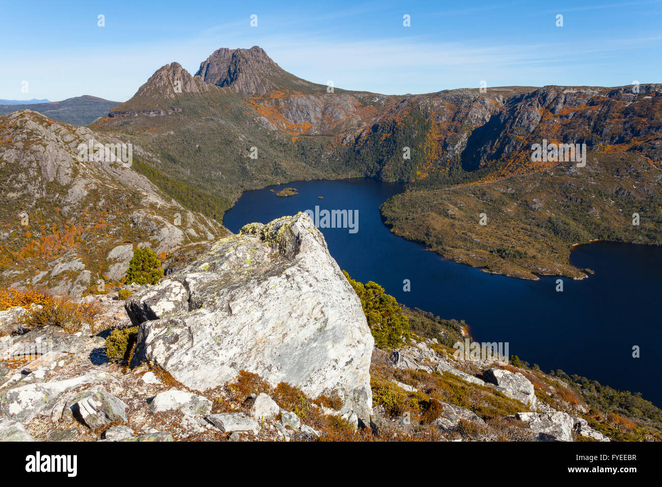 Cradle Mountain e il Lago di Colomba da Mt Campbell - Cradle Mountain Lake St Clair N.P - Tasmania Foto Stock