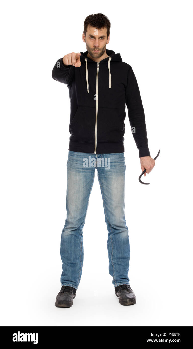 Il concetto di criminalità. Penale nel cofano con il piede di porco in mano, isolato su bianco Foto Stock