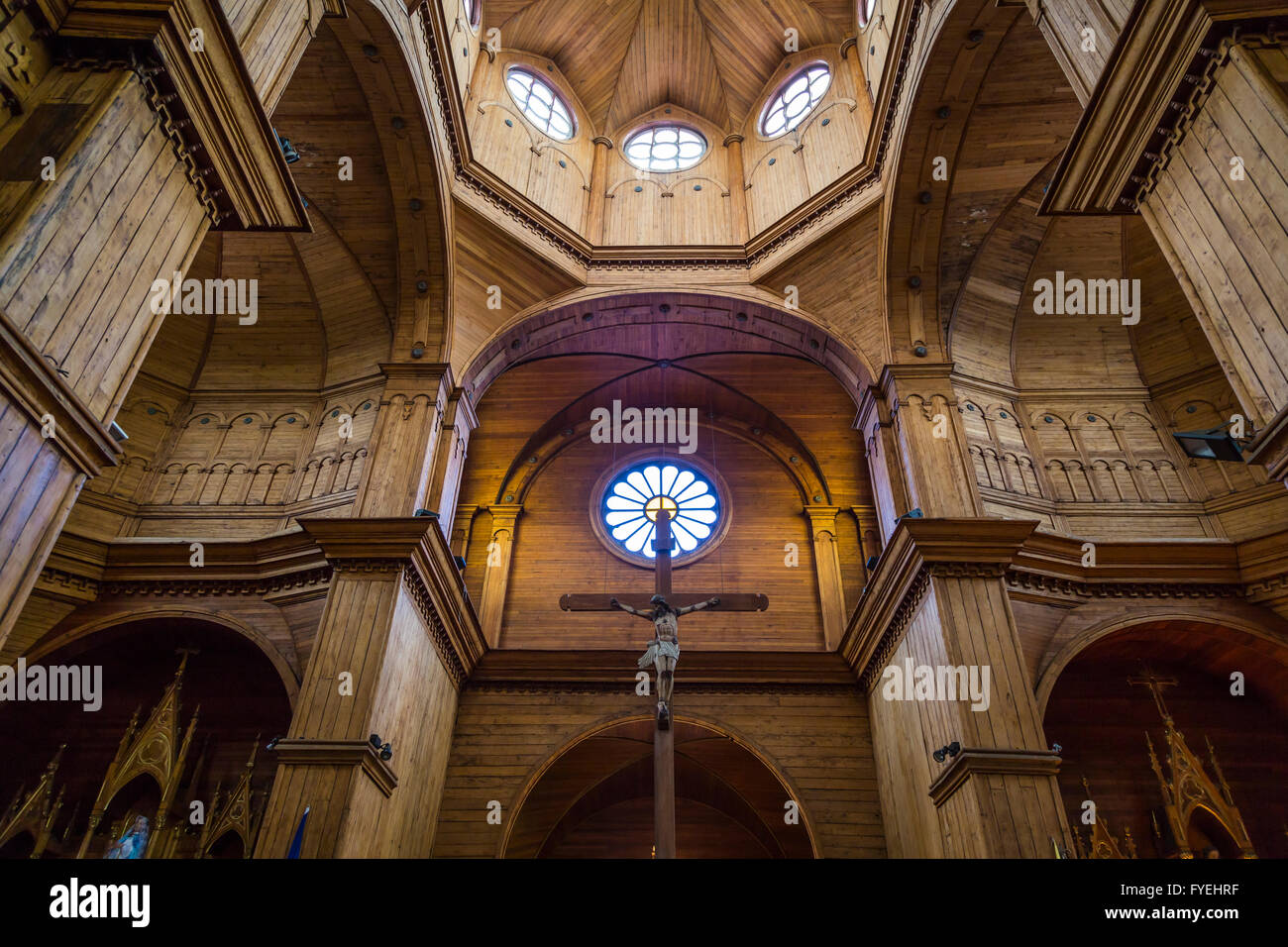 La chiesa in legno di San Francisco sulla Plaza de Armas in CASTRO, Cile, America del Sud. Foto Stock