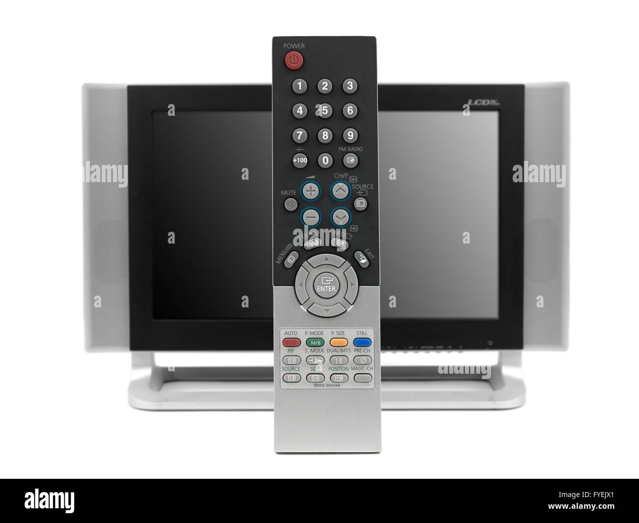 Un telecomando e di una TV LCD monitor isolata contro uno sfondo bianco Foto Stock