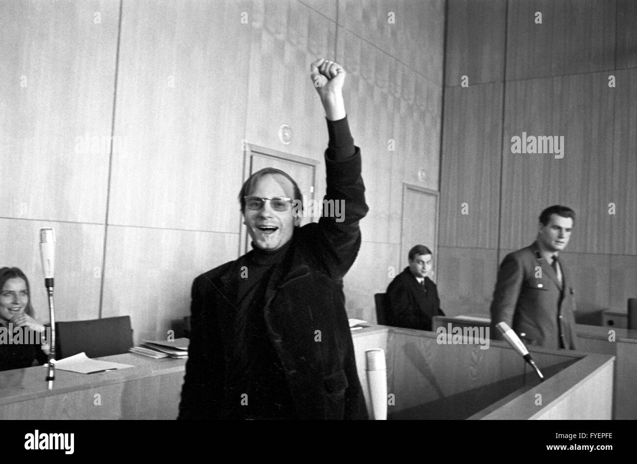 Accusato leader degli studenti Hans-Jürgen Krahl davanti a una corte di assessori laici a Frankfurt am Main il 05 febbraio 1969. Egli è accusato di pesanti sconfinamenti in coincidenza con la coercizione. Egli era stato arrestato il 31 gennaio 1969. Foto Stock