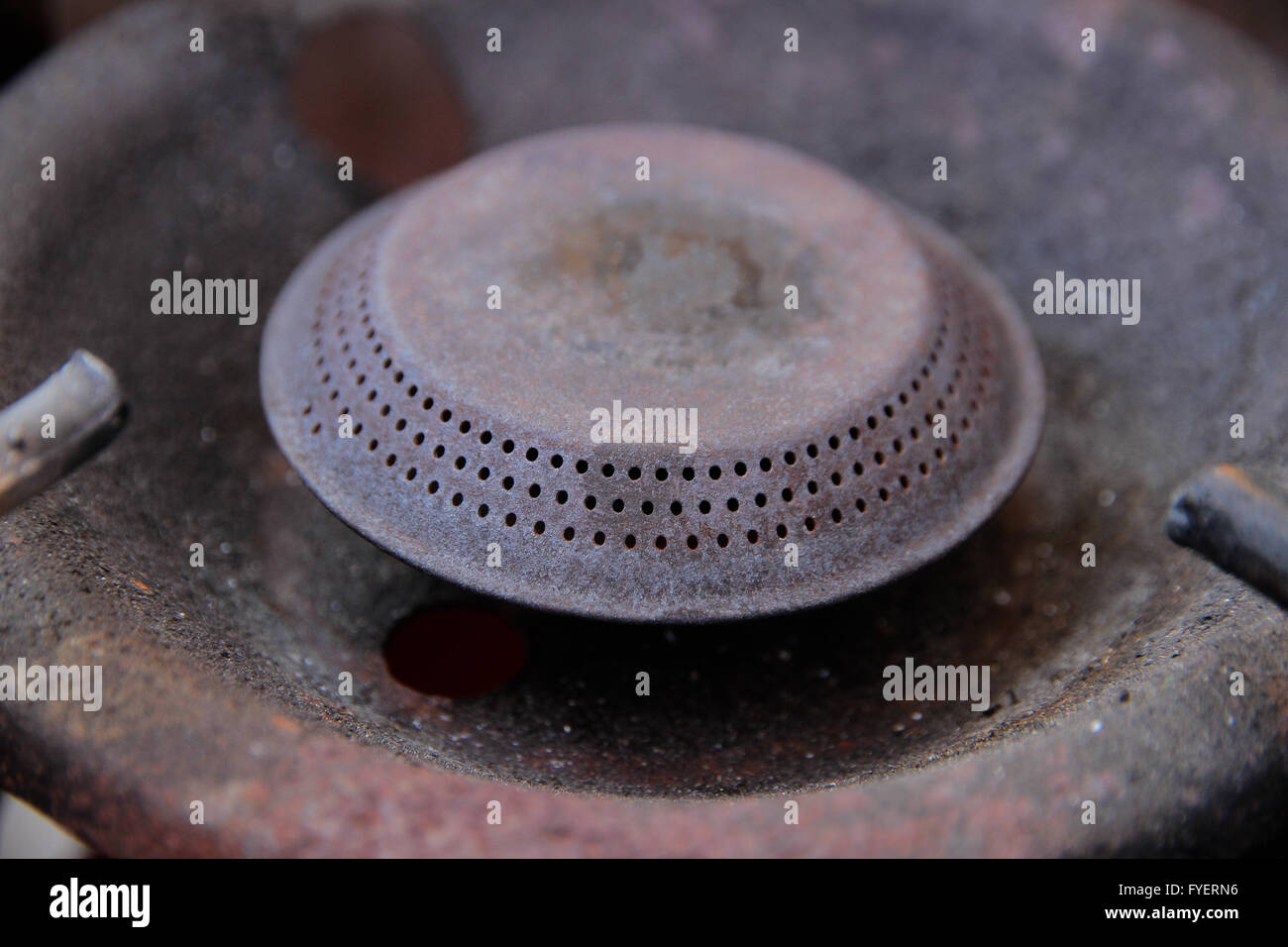 Fornello a gas a ruggine close up (messa a fuoco selettiva) Foto Stock