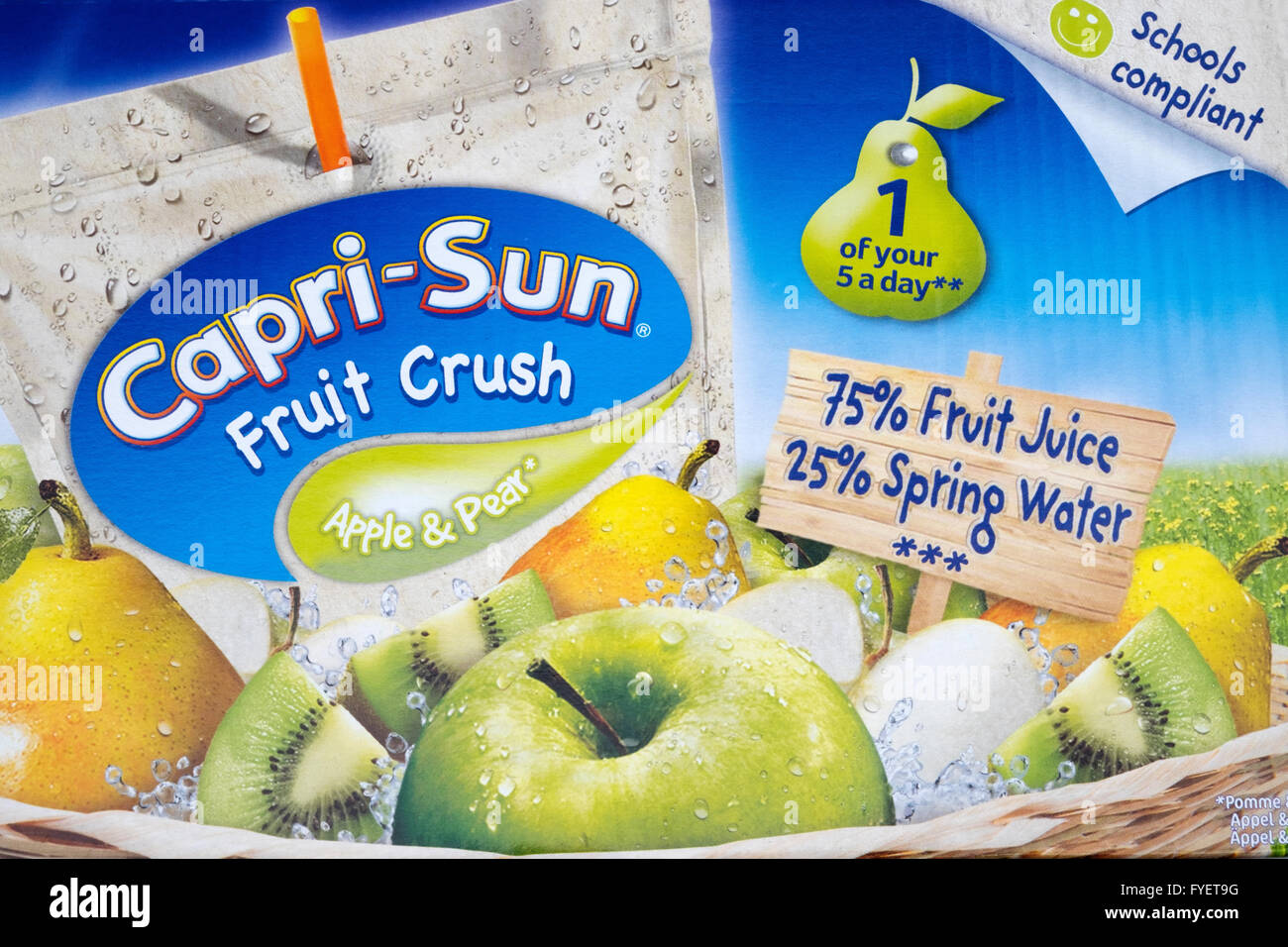 Capri-Sun mela e pera frutta drink di schiacciamento Foto Stock