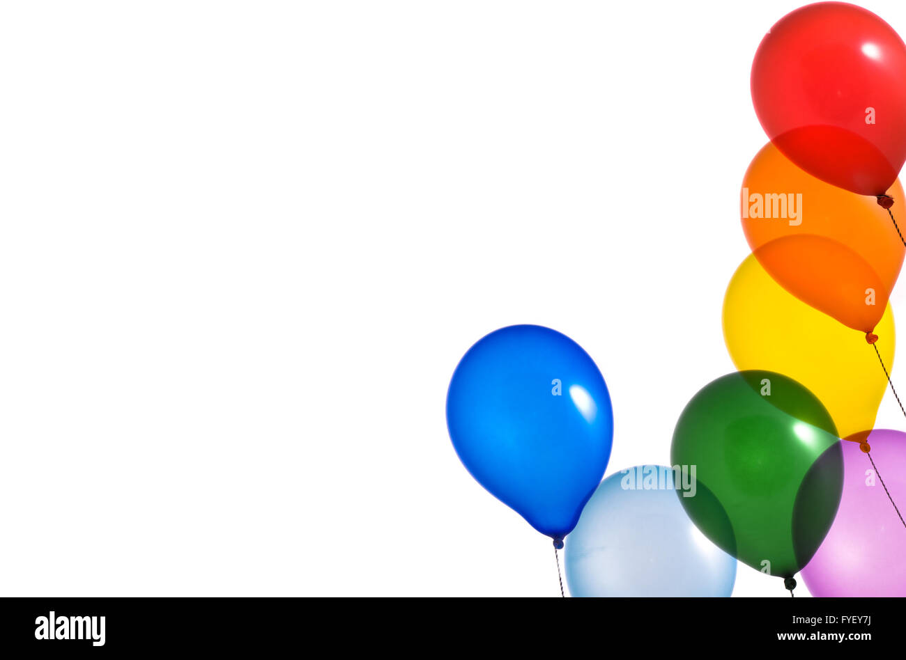 Palloncini arcobaleno su sfondo bianco Foto Stock