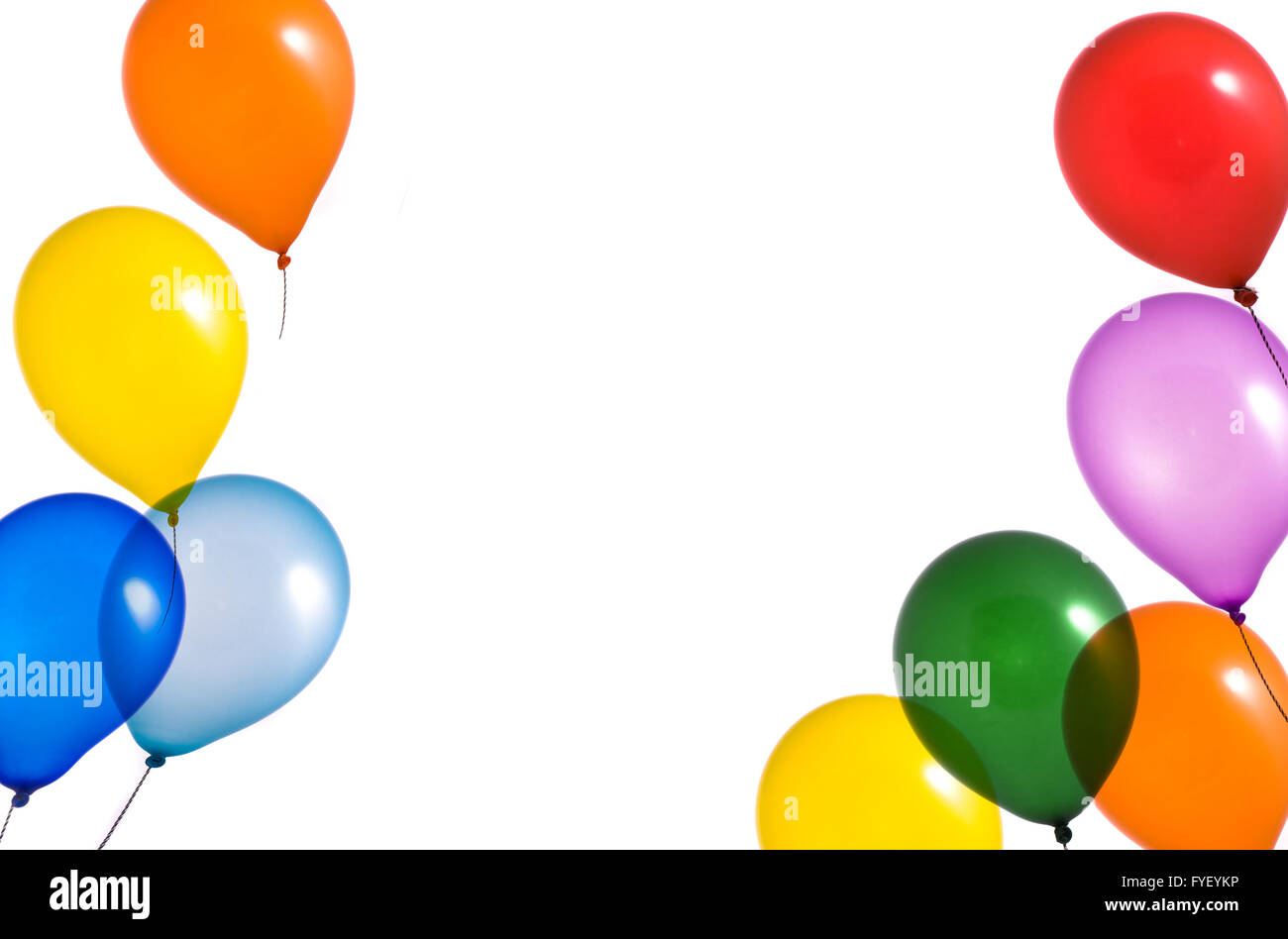 Palloncini arcobaleno su sfondo bianco Foto Stock