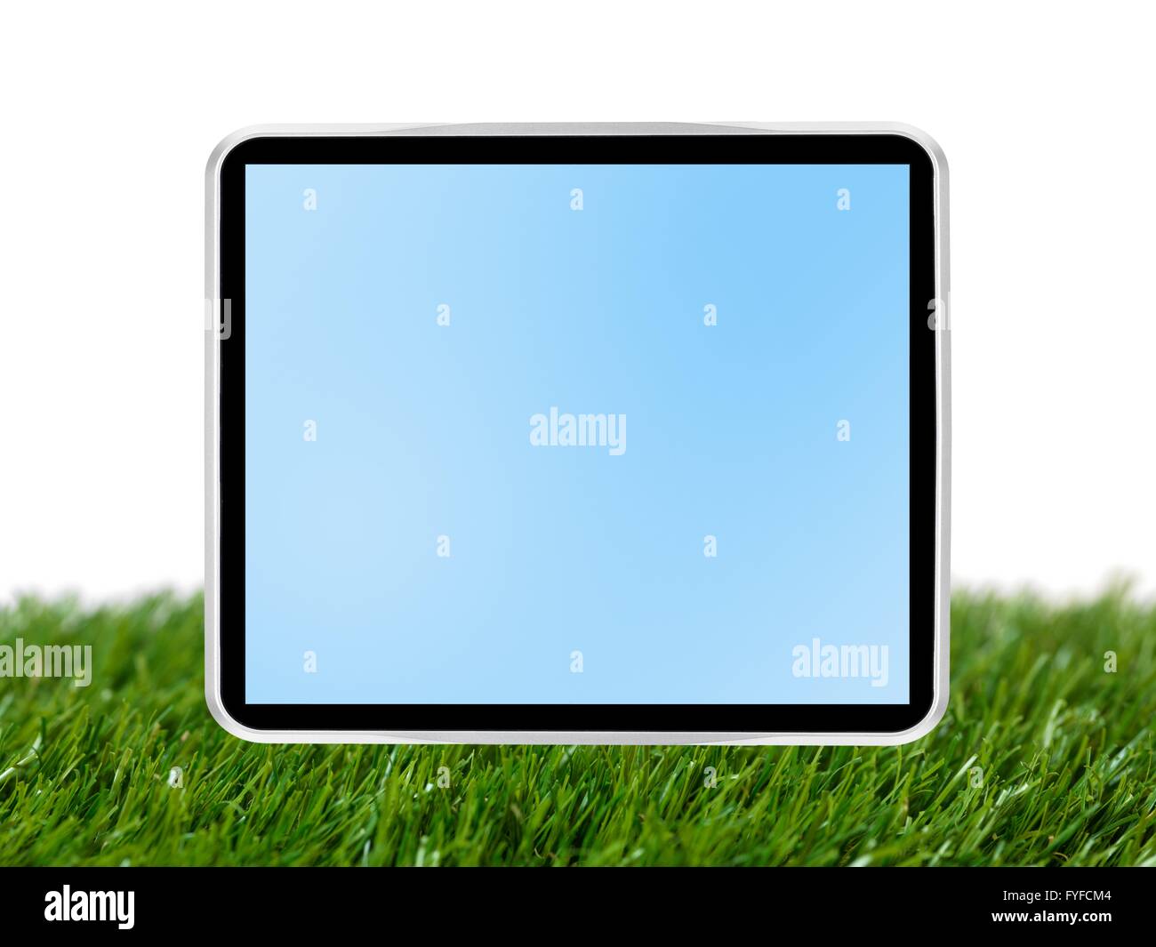 Un computer tablet isolata contro uno sfondo di erba Foto Stock
