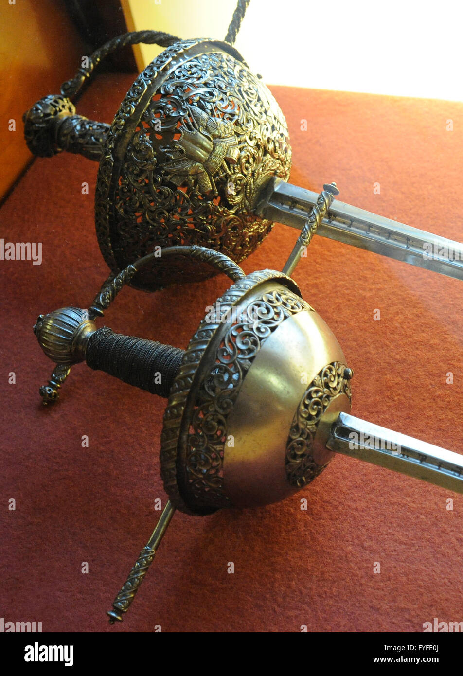 Piattina di pinza da Pietro Caino e Francesco Rivolta. 1665-1670. Milano. L'Italia. Cavalieri 'Hall. Lo stato Museo Hermitage. San Pietroburgo. La Russia. Foto Stock