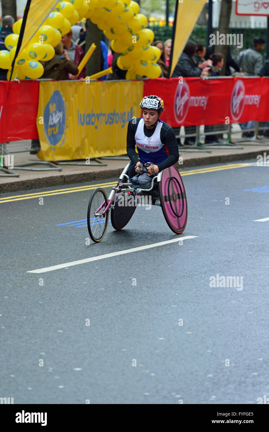 Jade Jones, sedia a rotelle concorrente, 2016 Vergine denaro maratona di Londra, London, Regno Unito Foto Stock