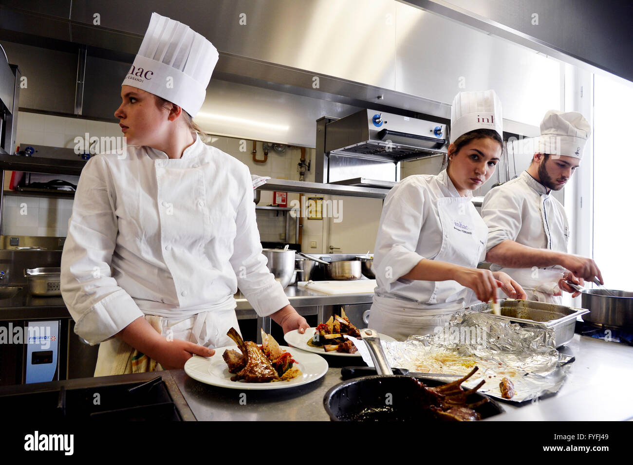 Gli studenti di ospitalità e di Arti Culinarie Institute of Saint-Gratien, Francia Foto Stock