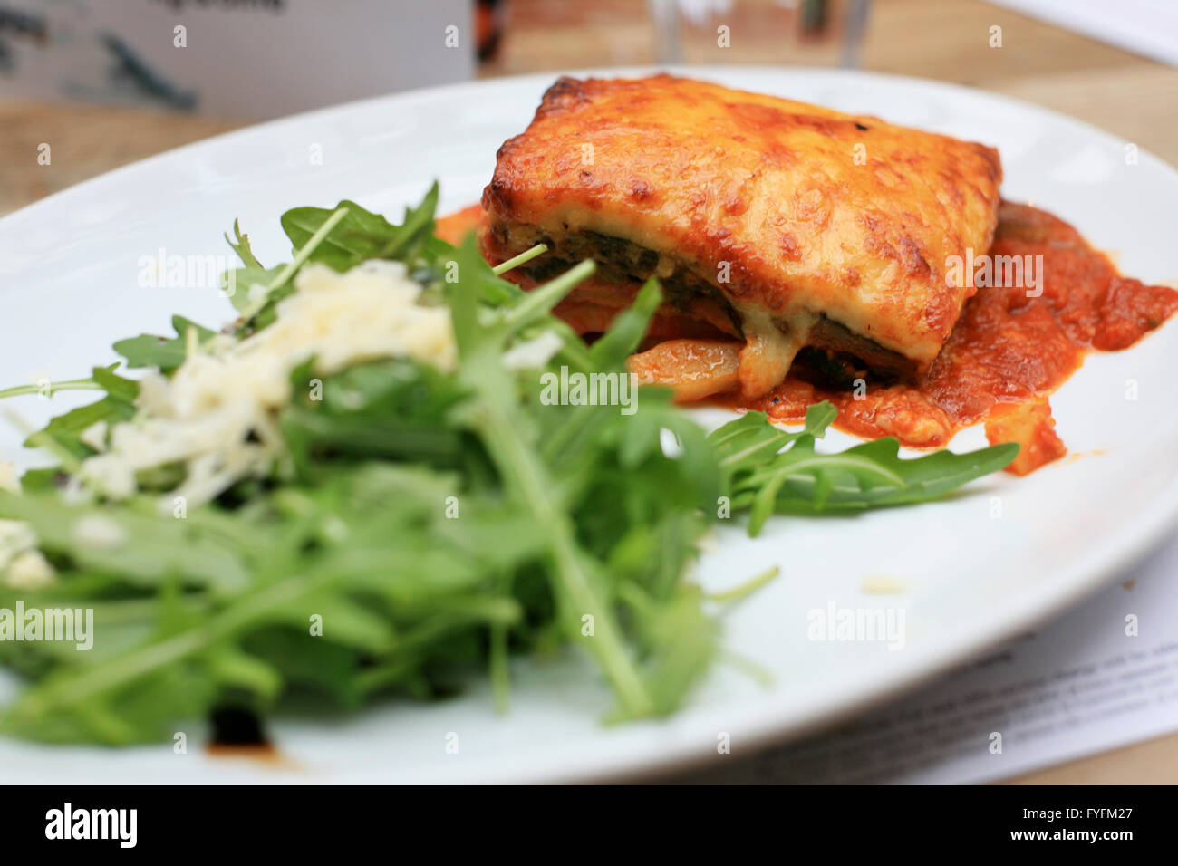 La Moussaka vegetale principale pasto vegetariano Foto Stock